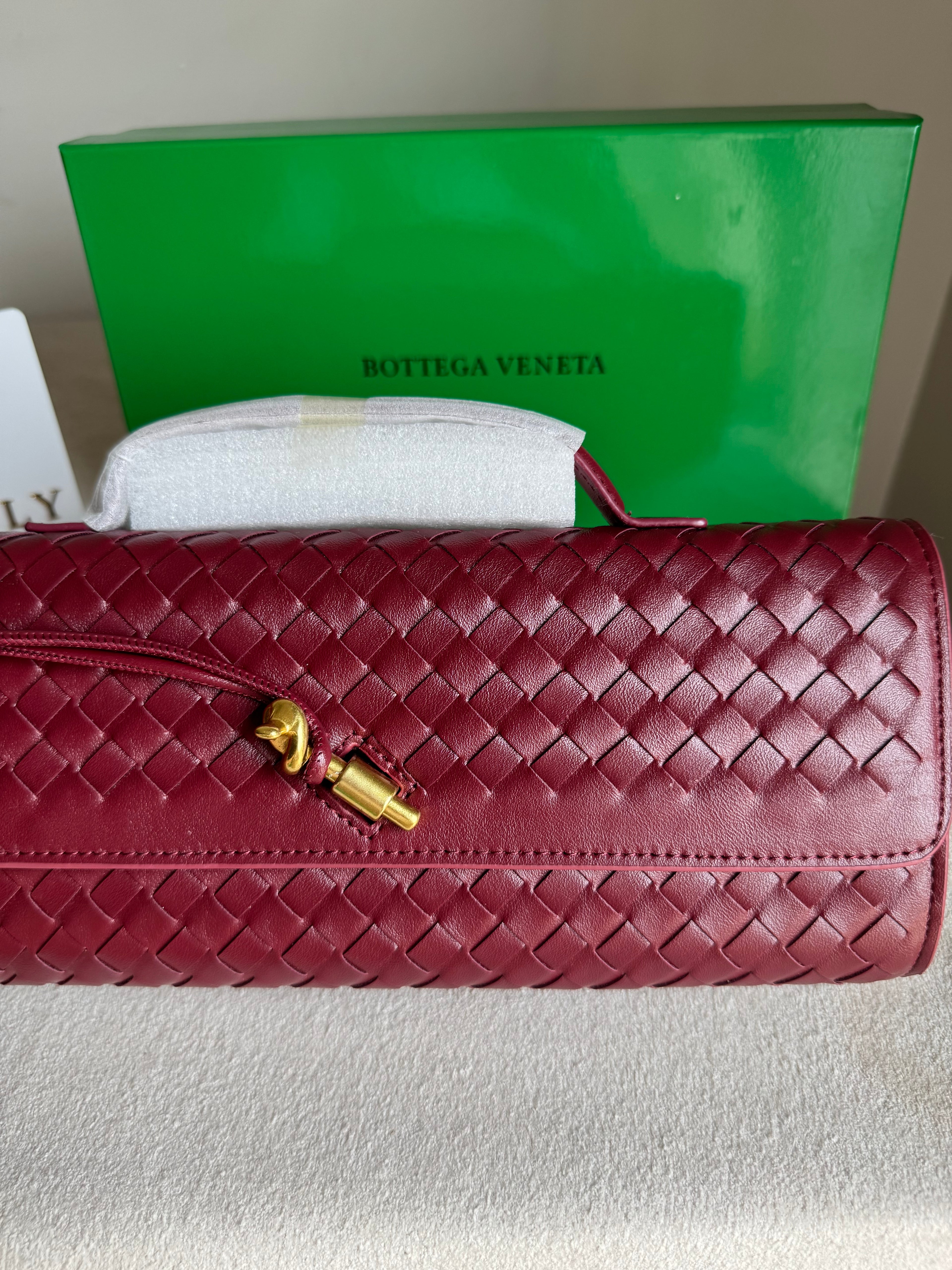 Premium Bottega Veneta Viral Bag with BOX Packing - Burgandy