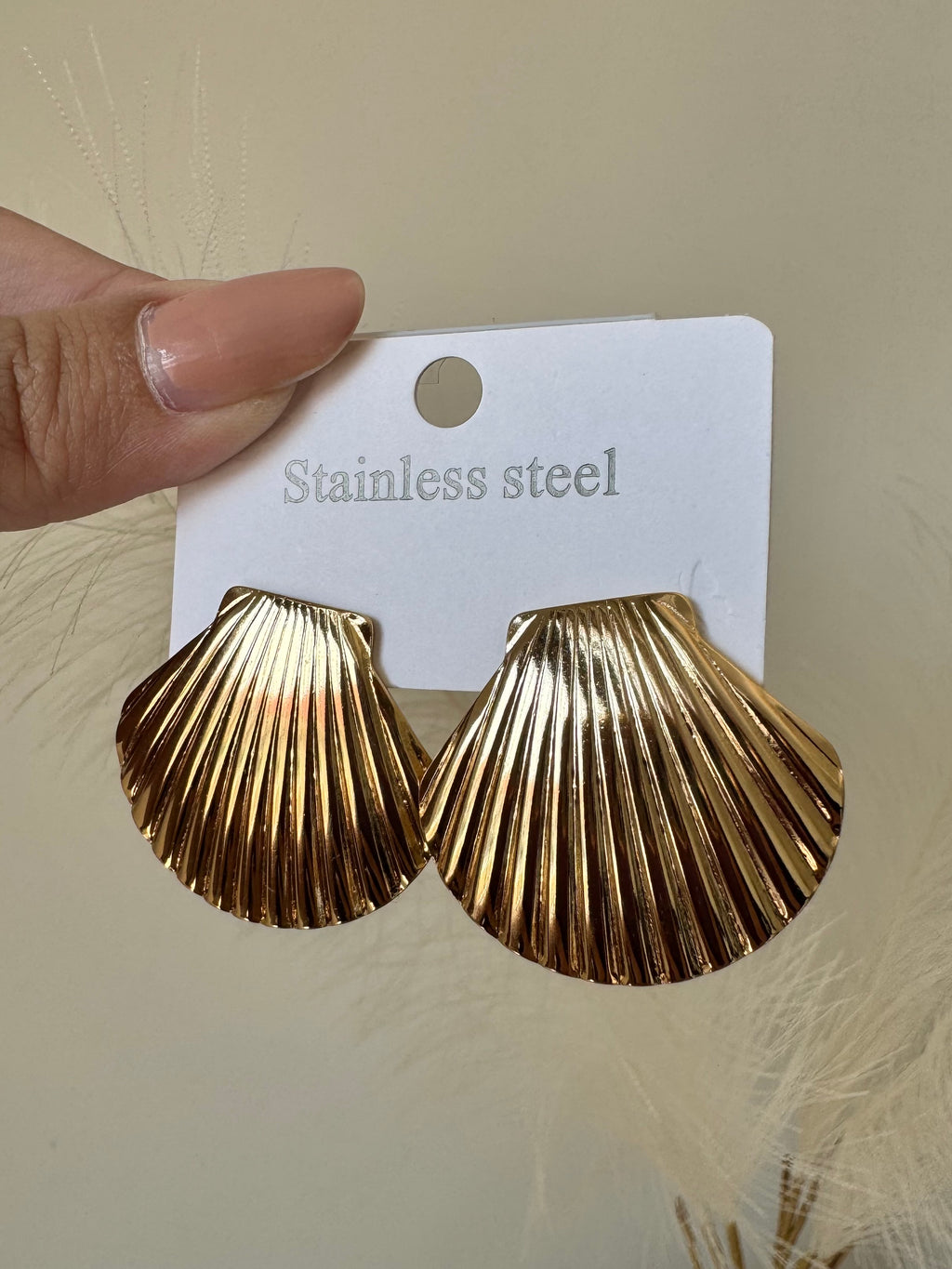 Seashell Gleam Studs - 18K Gold Plated