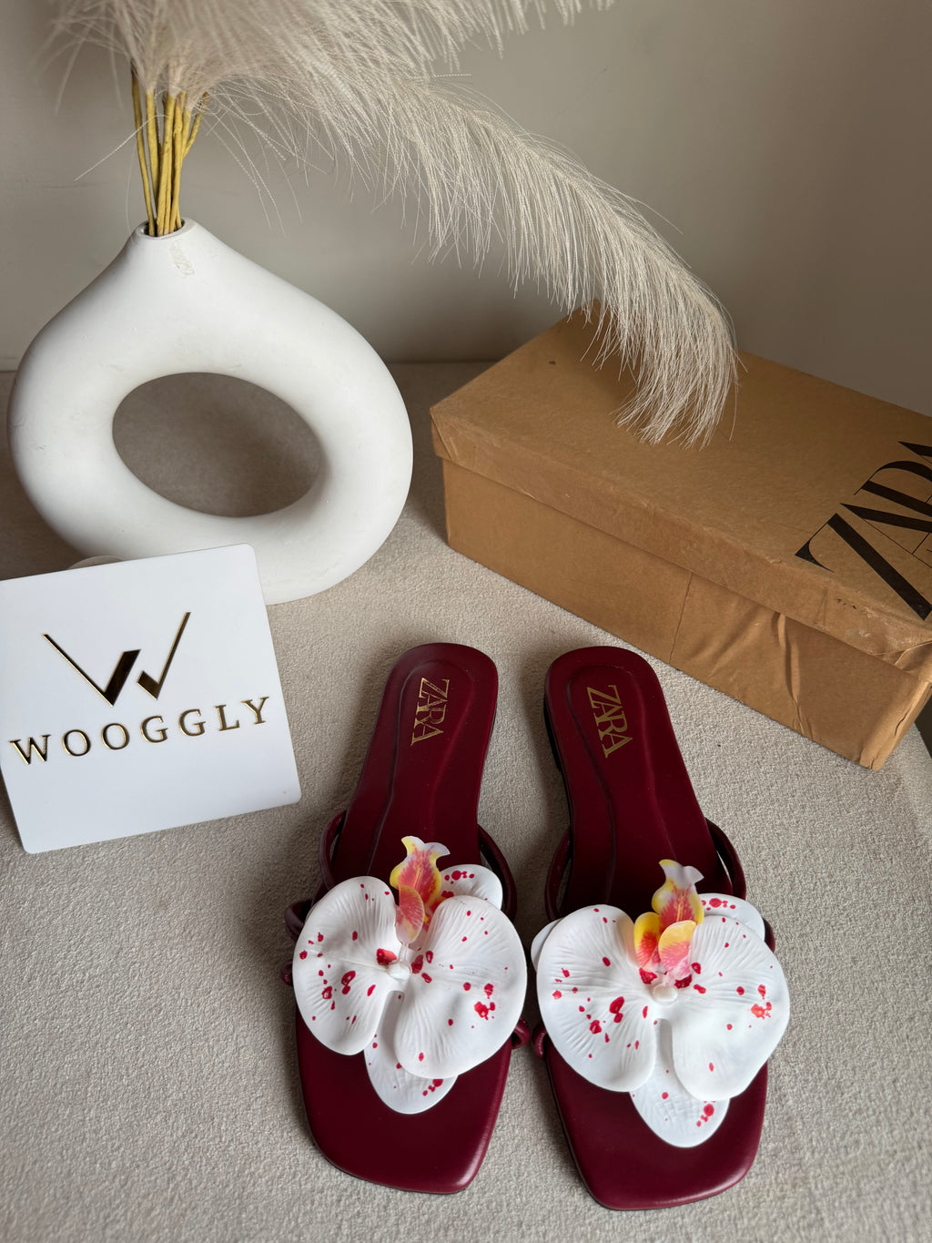 VIRAL FLOWER SLIDES - Maroon with White