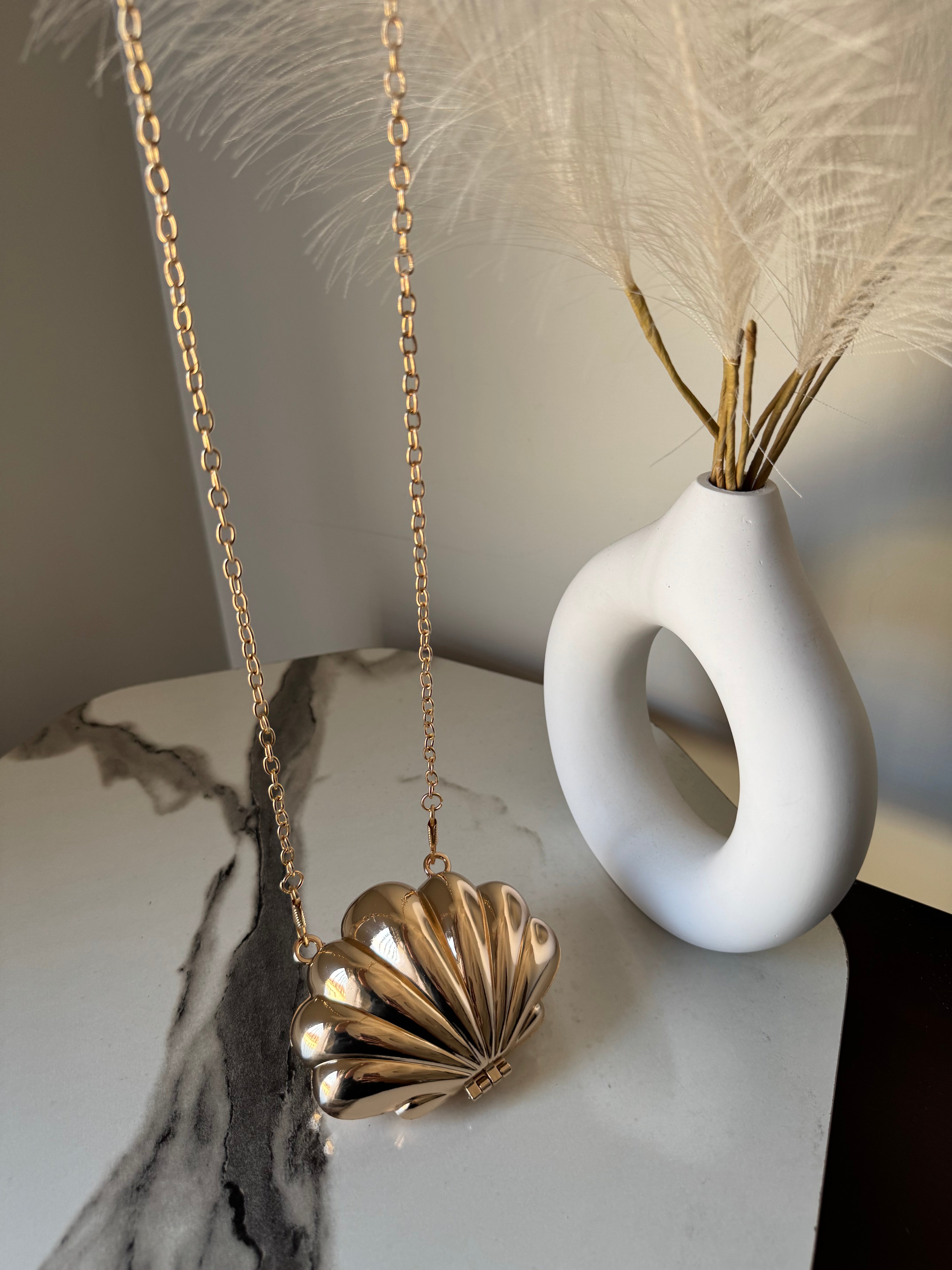 Seashell Metallic Clutch with Chain - Rose Gold
