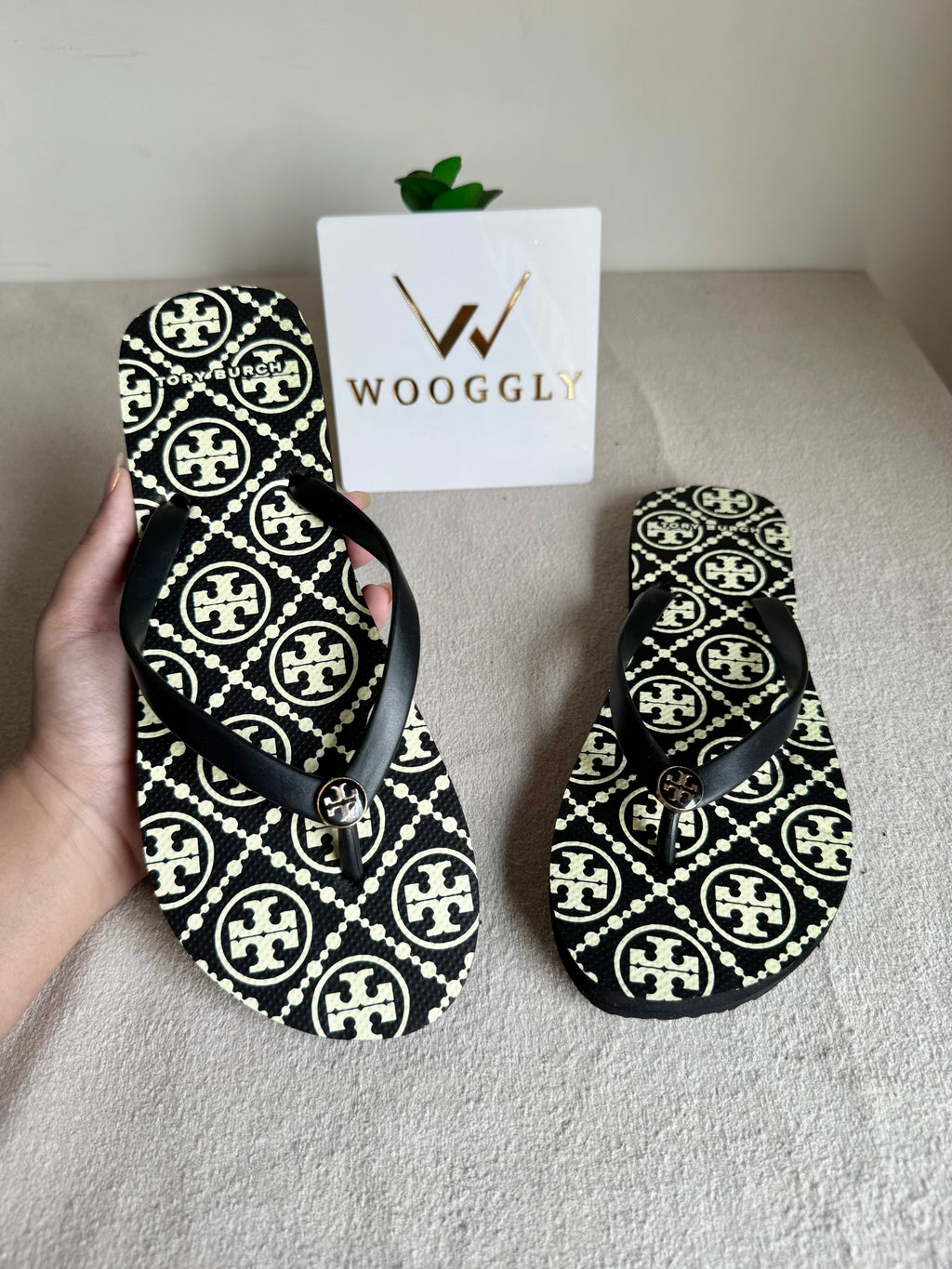 Classic Tory Burch Black & White Comfy Flip Flops