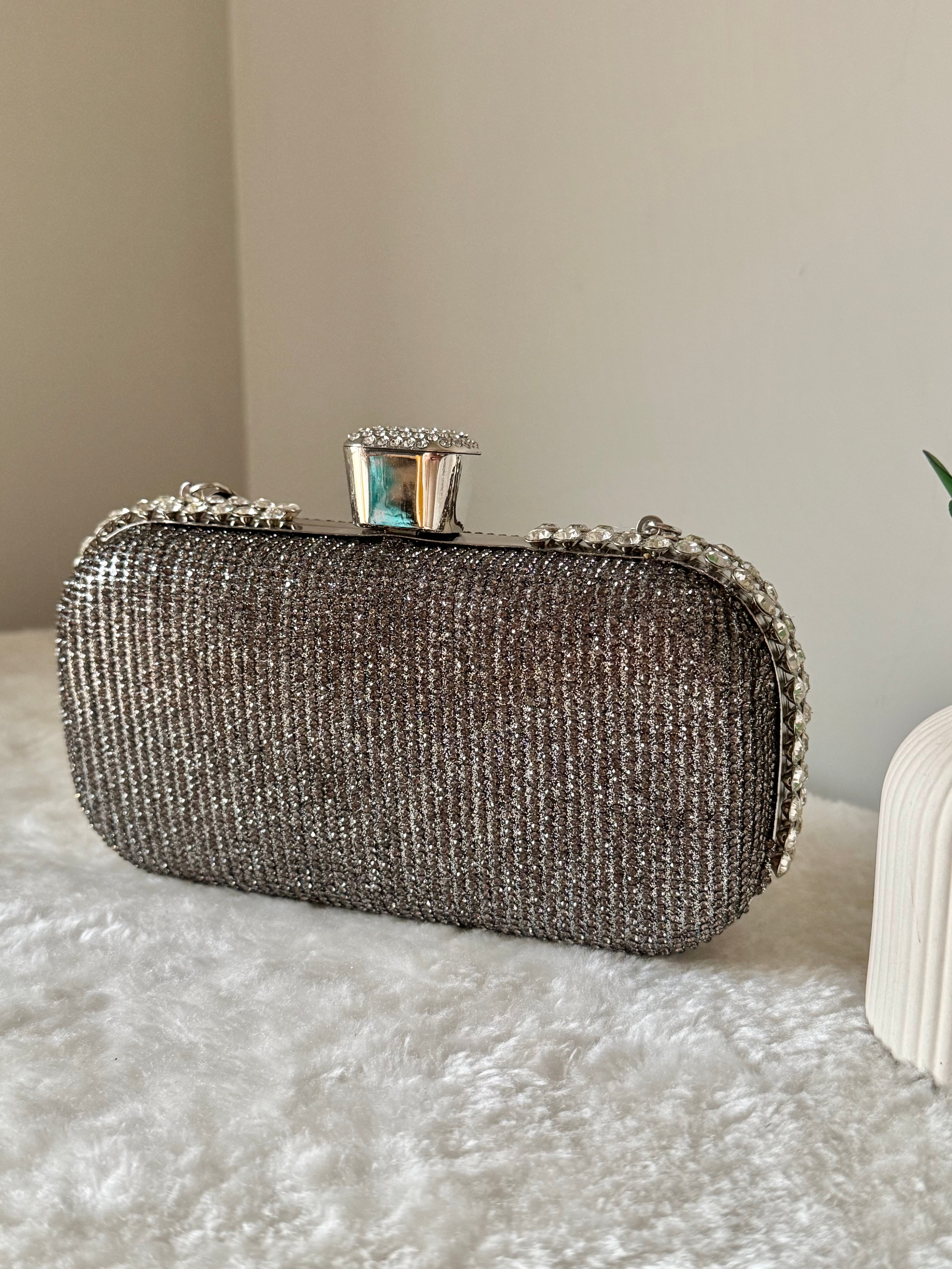 Diva Mode Clutch - Silverish Grey