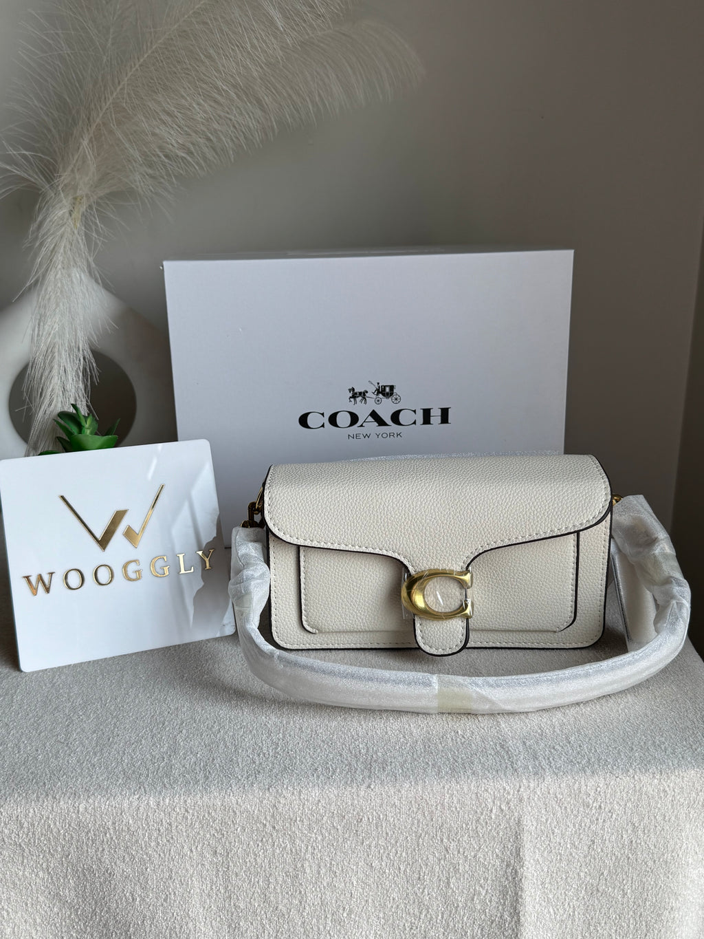 Coach TABBY Premium 20 (MINI) White - Magnetic BOX PACKING