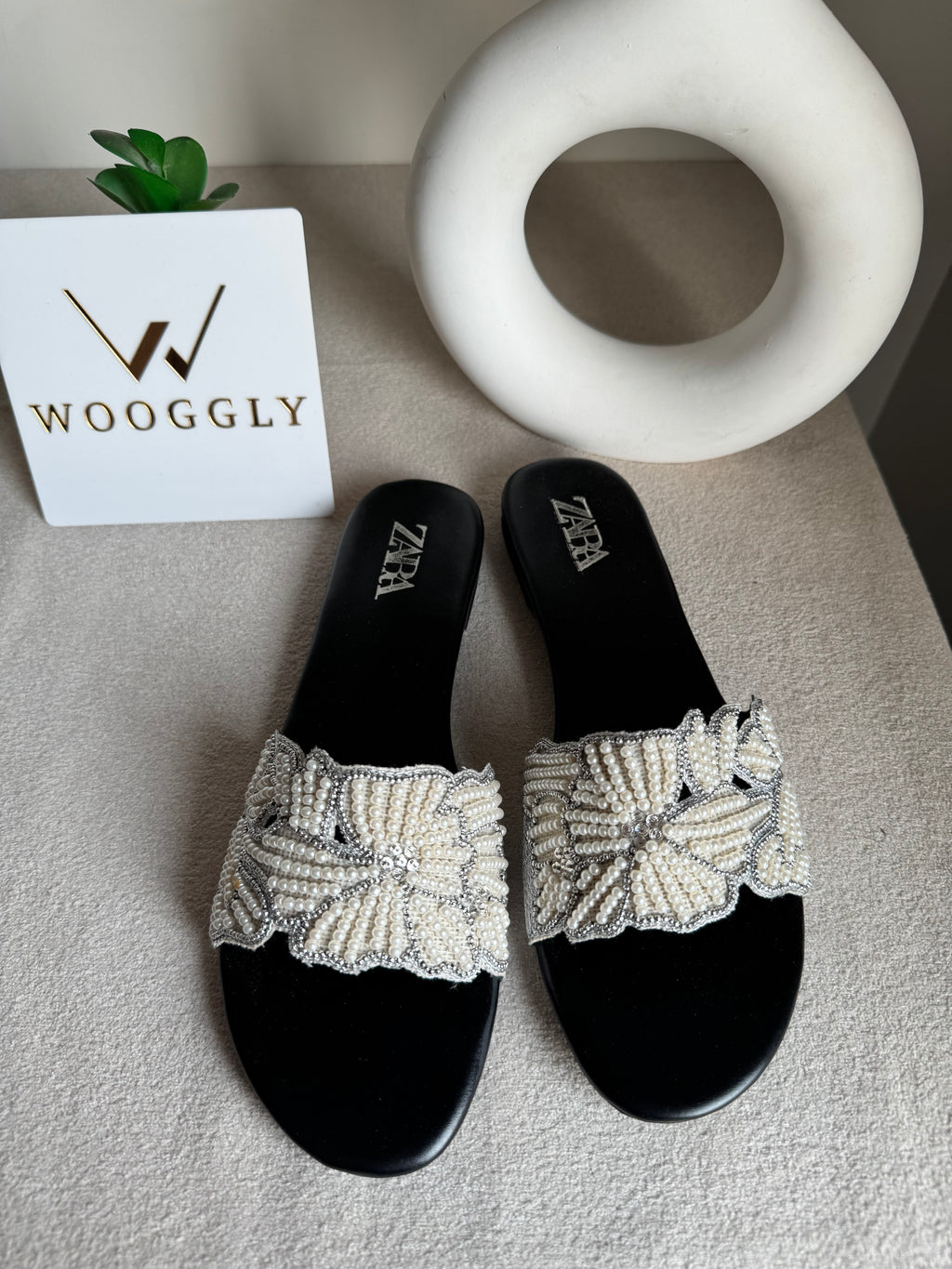 Zara Sugar Bloom Slides - Black