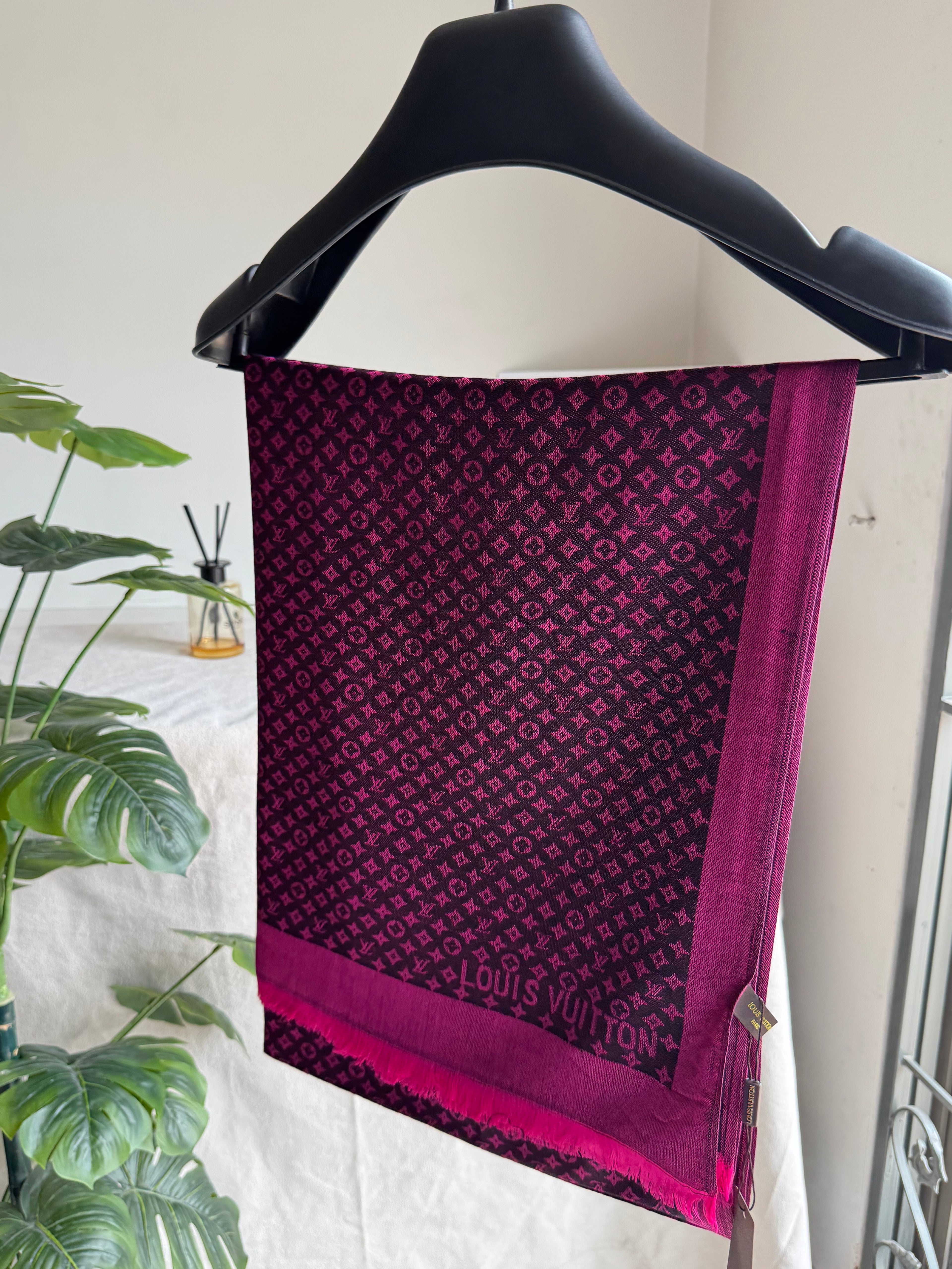 ALL SEASON LV Scarf - Pink & Black