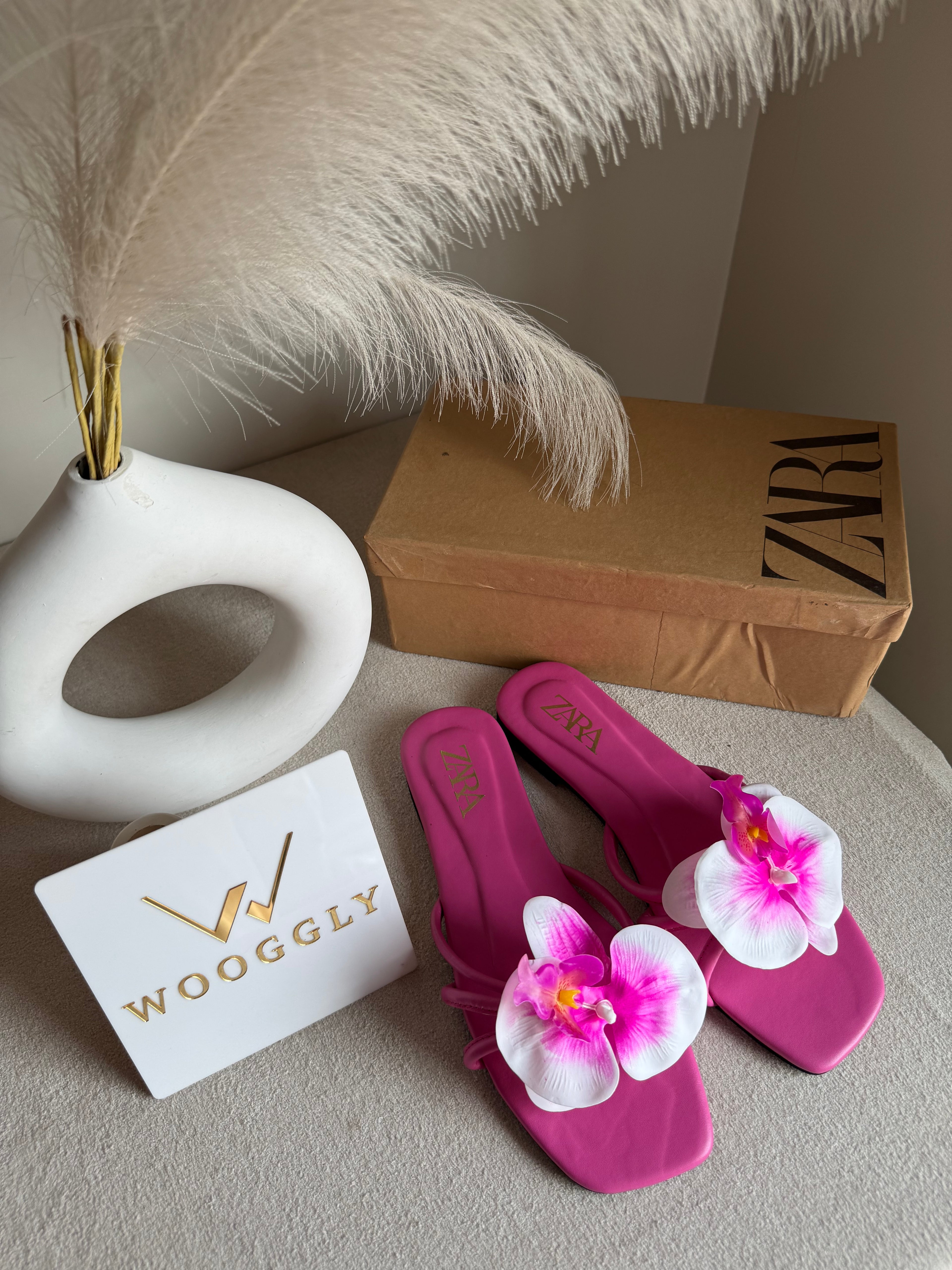 VIRAL FLOWER SLIDES - Hot Pink