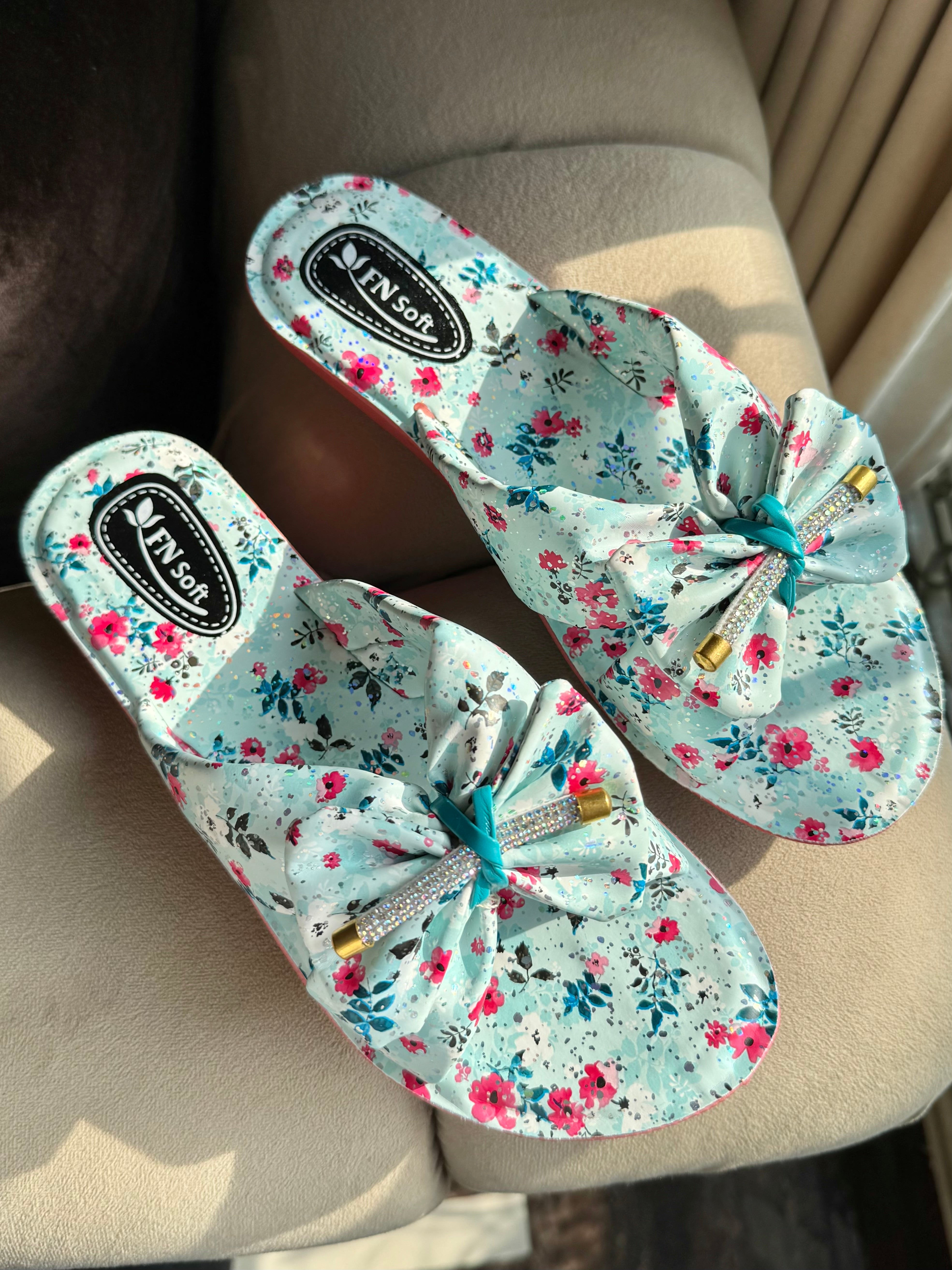 Soft Floral Fantasy Slides - Feroze