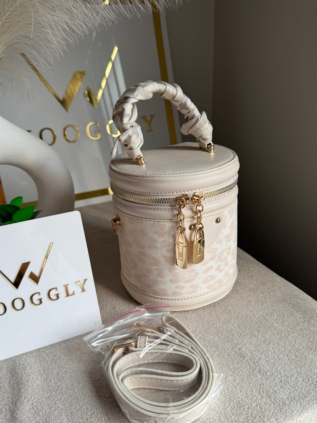 Cutest Crossbody Bag / Makeup Box White