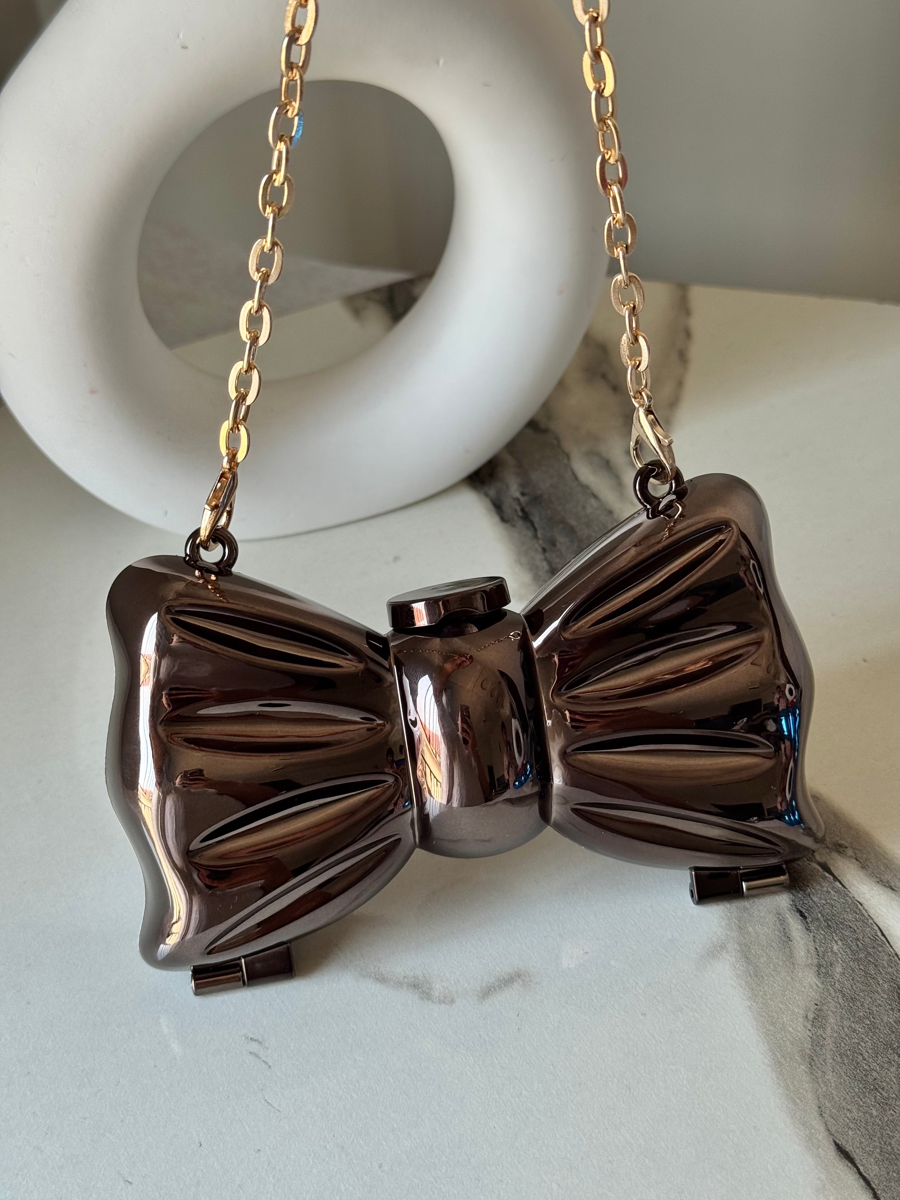 Bow Clutch - Black with Chain