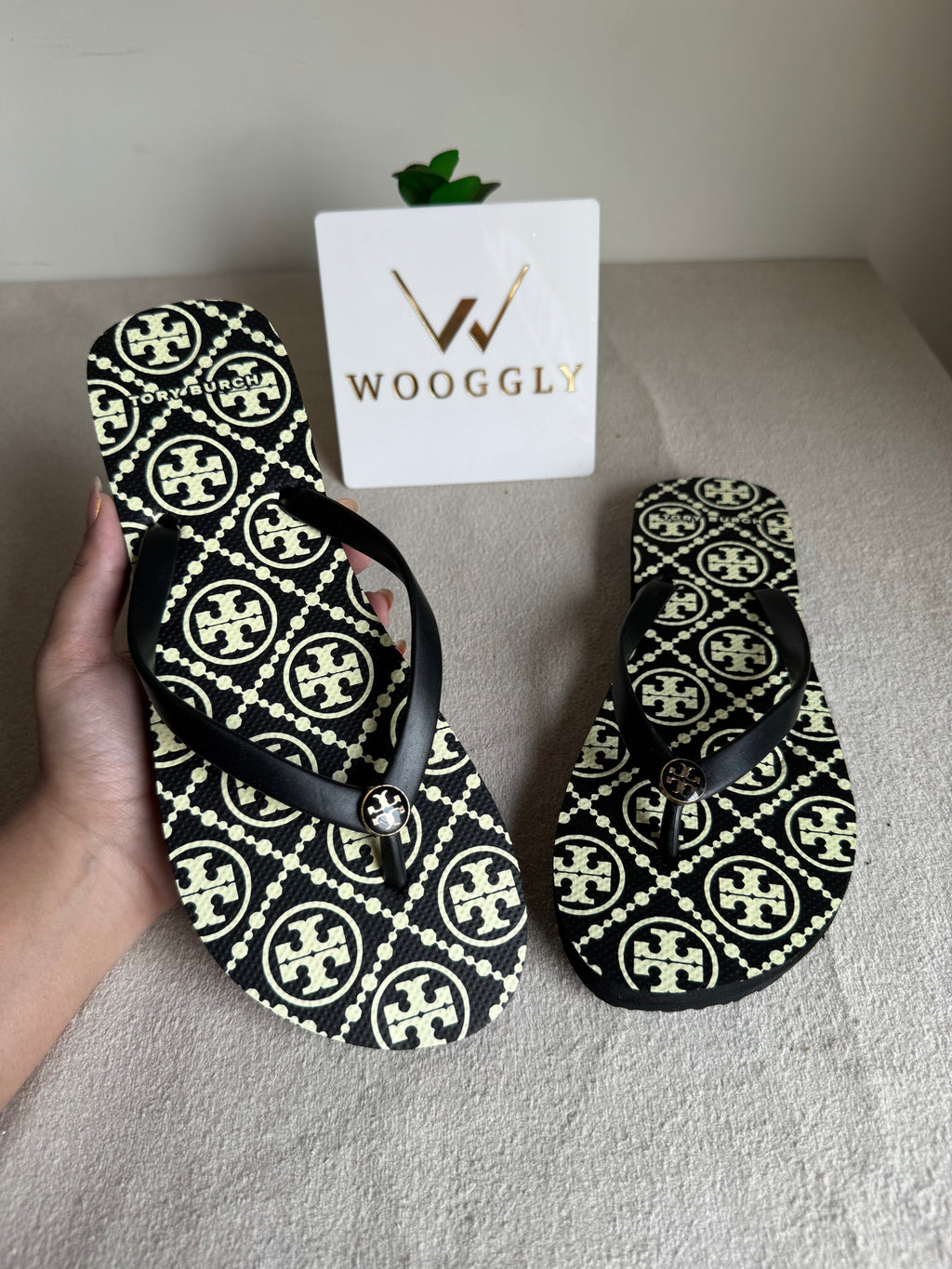 Classic Tory Burch Black & White Comfy Flip Flops