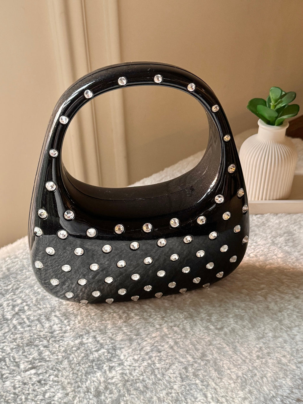 Glimmer Clutch (Black) with Long Chain