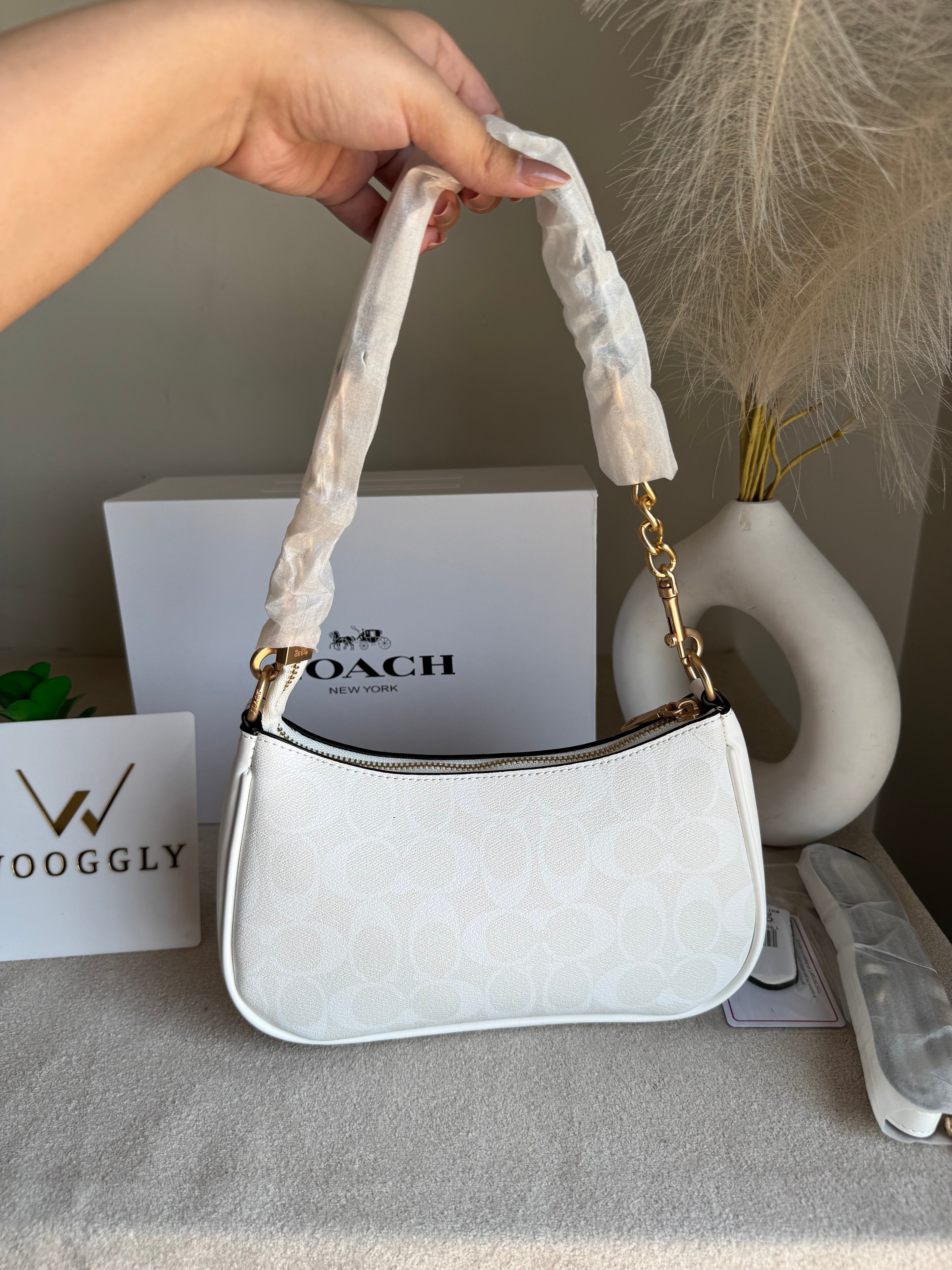 COACH TERI PREMIUM (White) - BOX PACKING