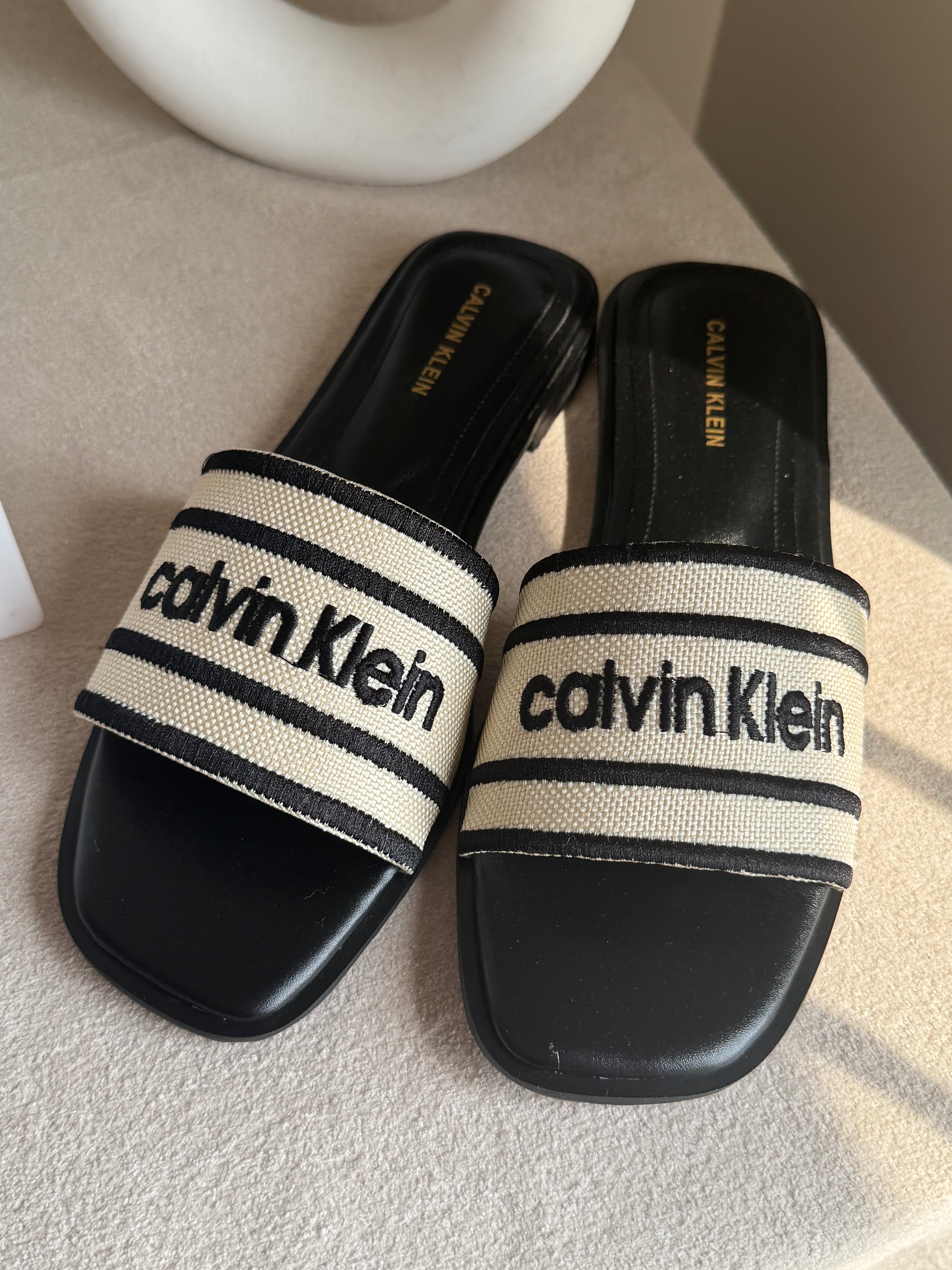 Chic CK Slides - Black & White