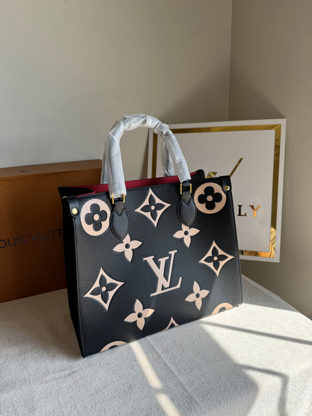 LV On The Go Tote Bag - Black with Beige (BOX PACKING)