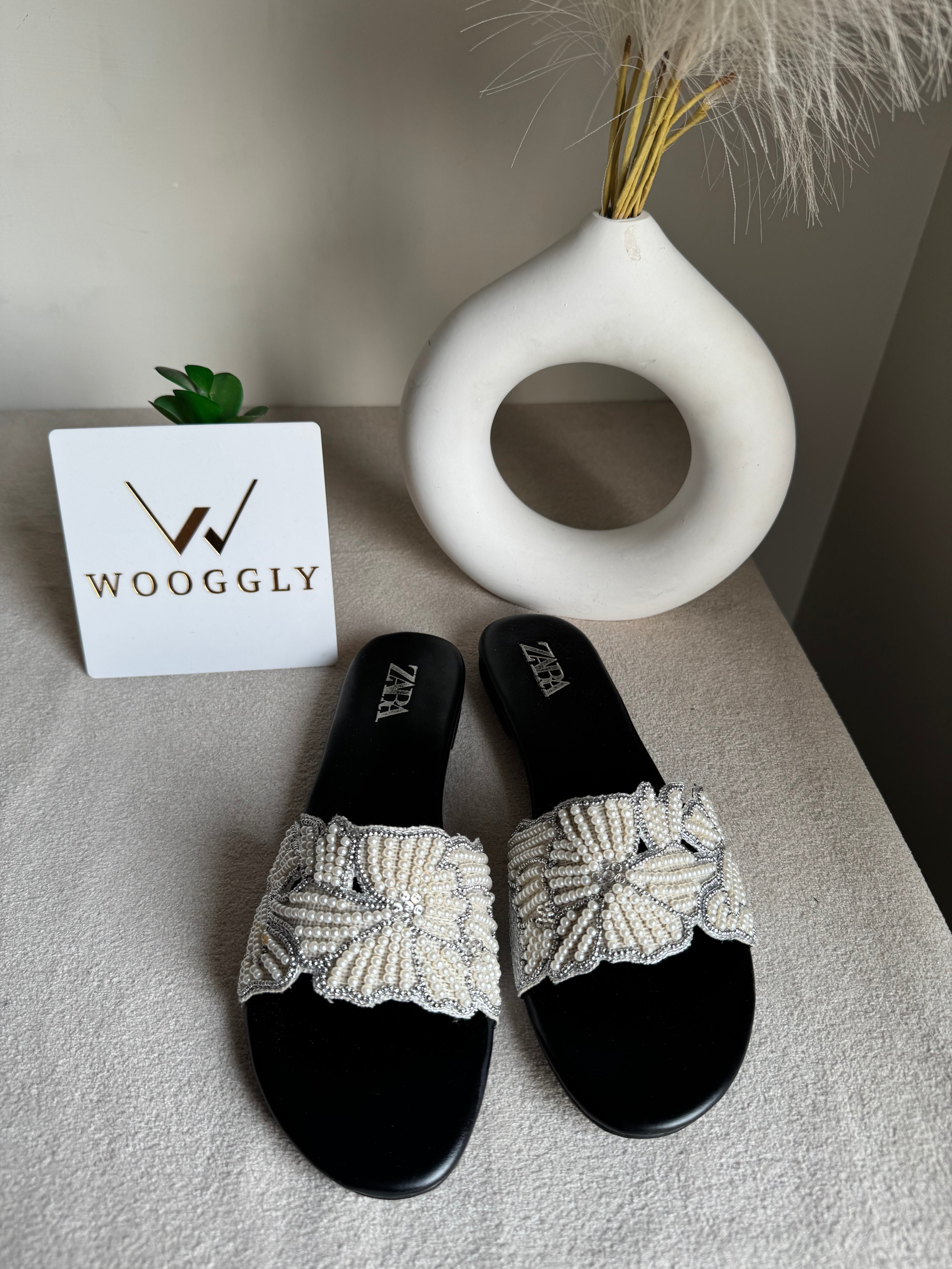 Zara Sugar Bloom Slides - Black