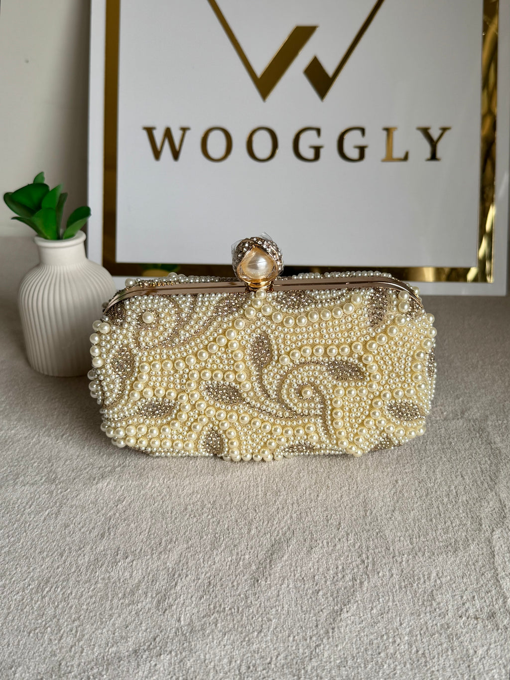 Zarmina Pearl Clutch