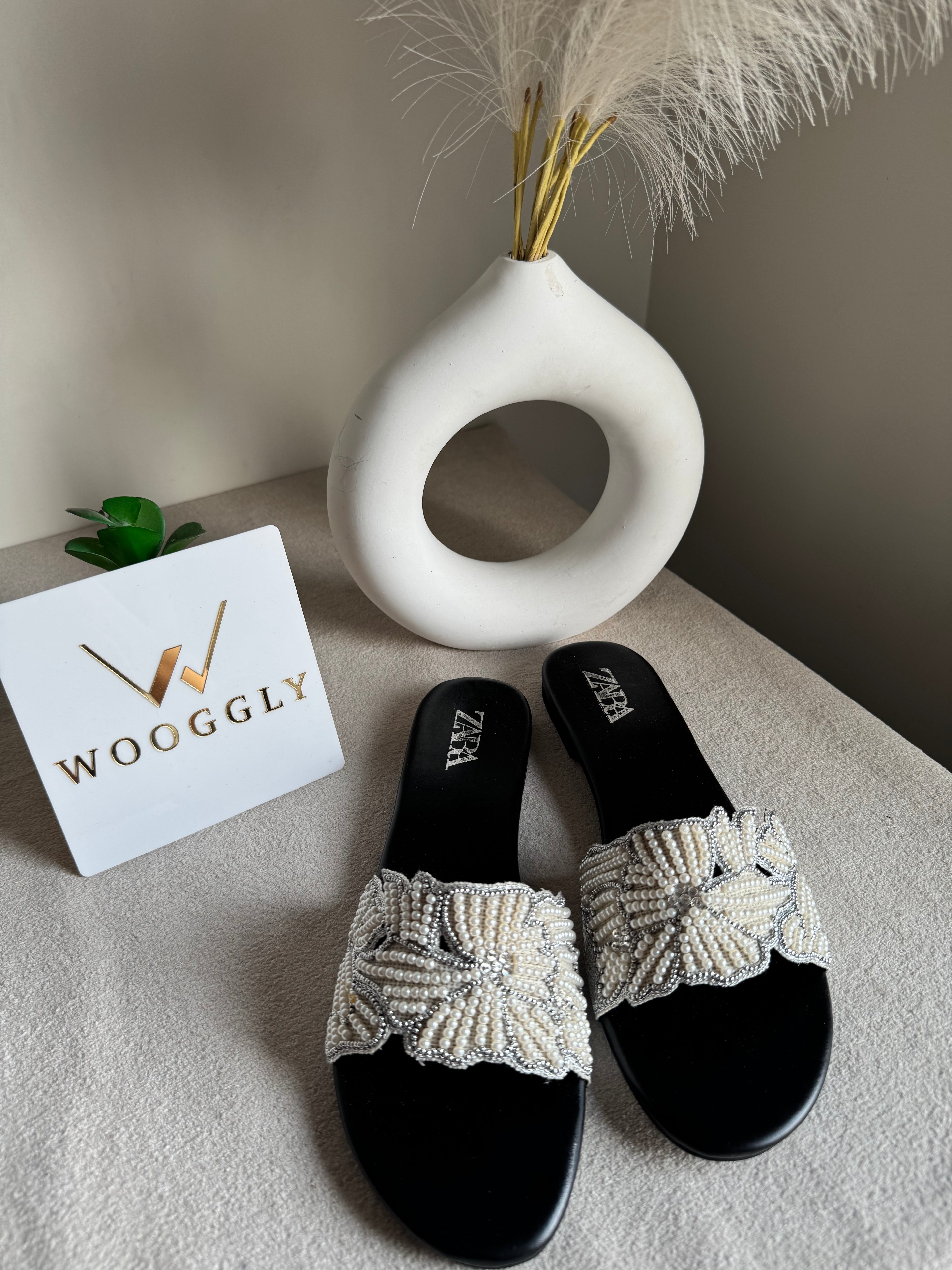 Zara Sugar Bloom Slides - Black