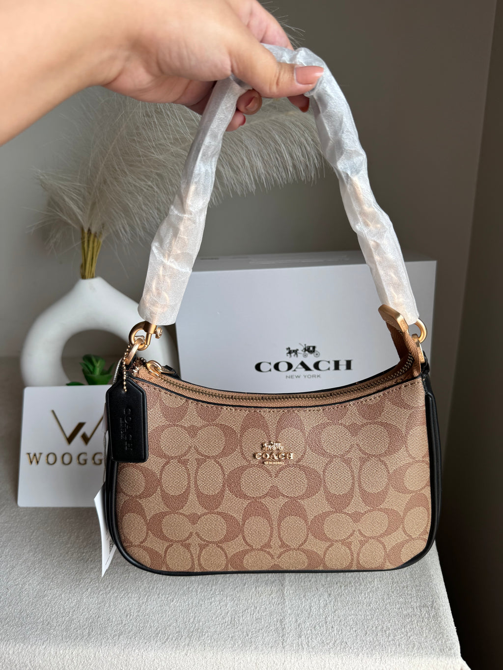 COACH TERI PREMIUM (Apricot Black) - BOX PACKING