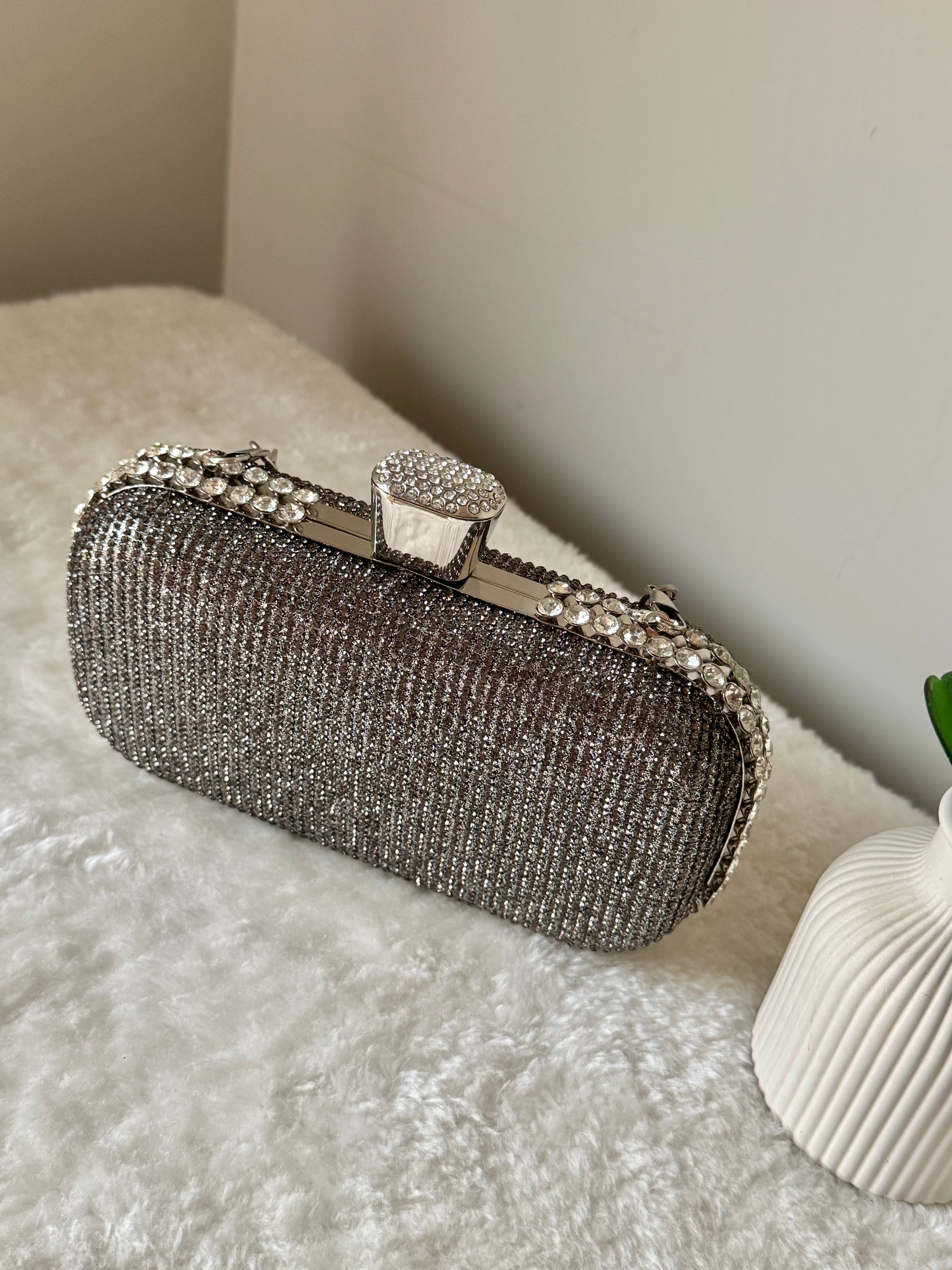 Diva Mode Clutch - Silverish Grey