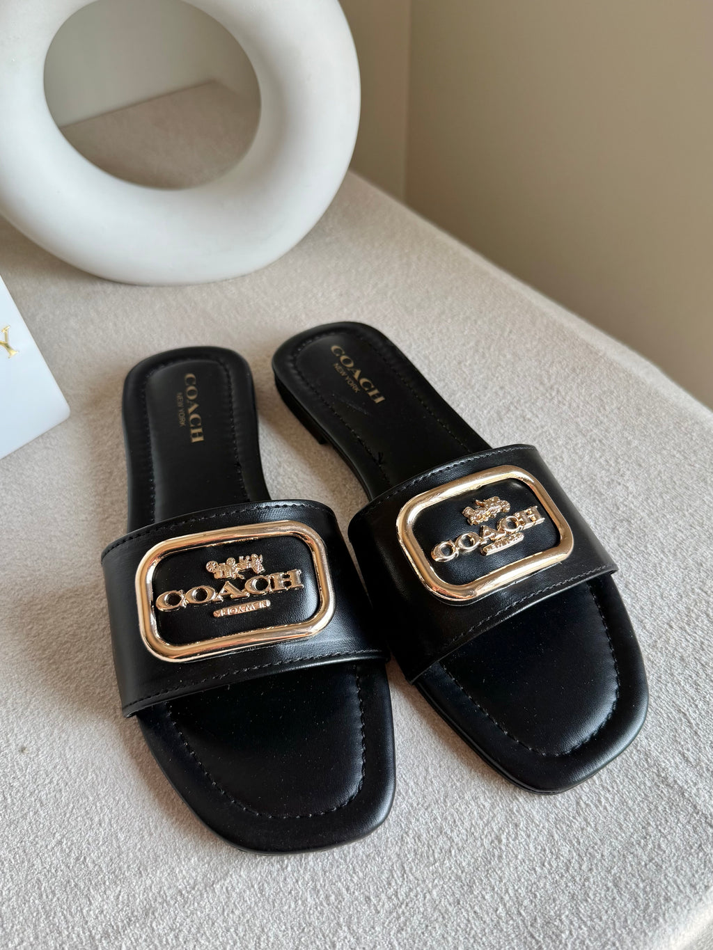Minimal Coach Slides - Black