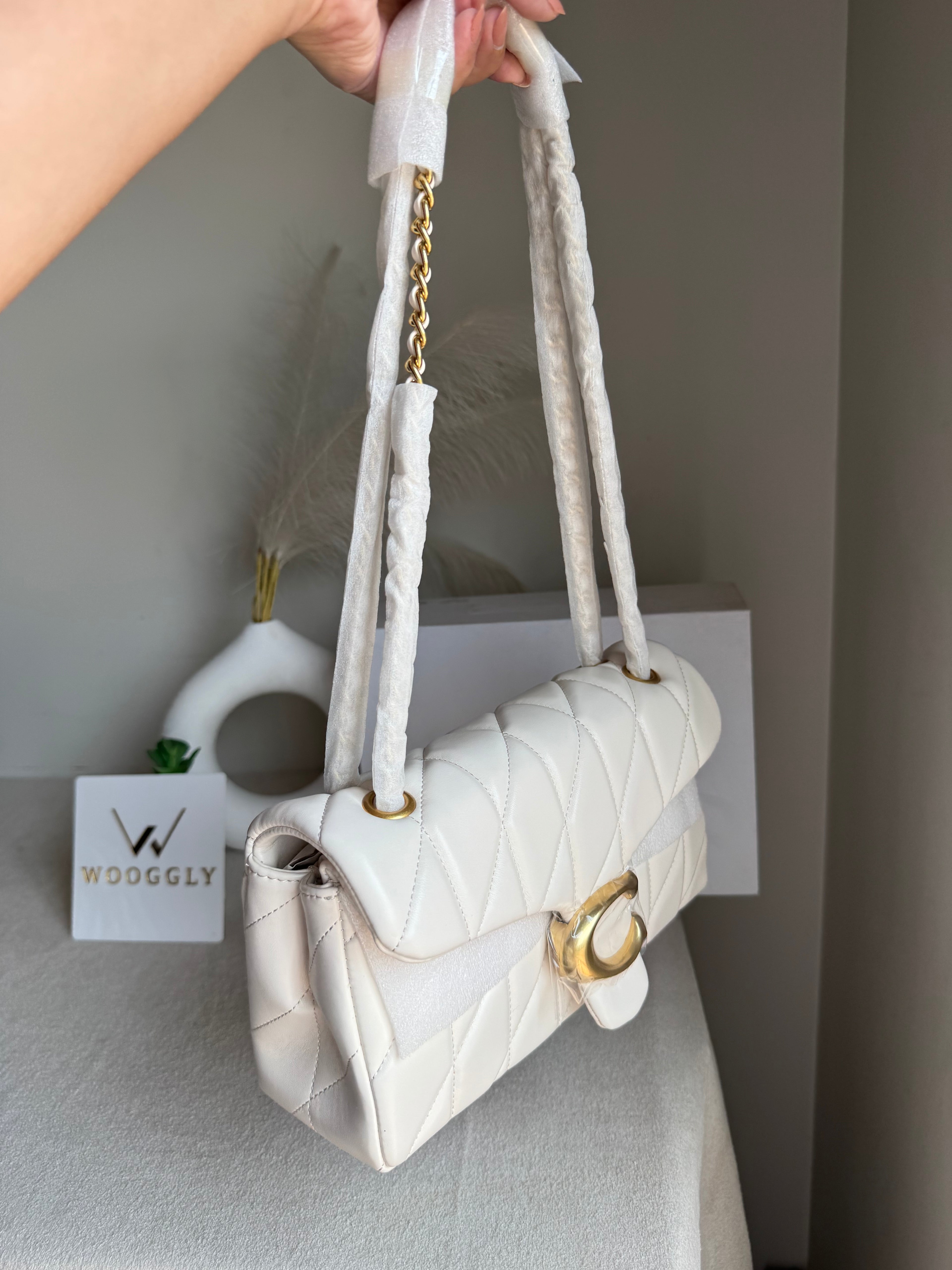 Mini Premium Quilted Tabby (White) - BOX PACKING