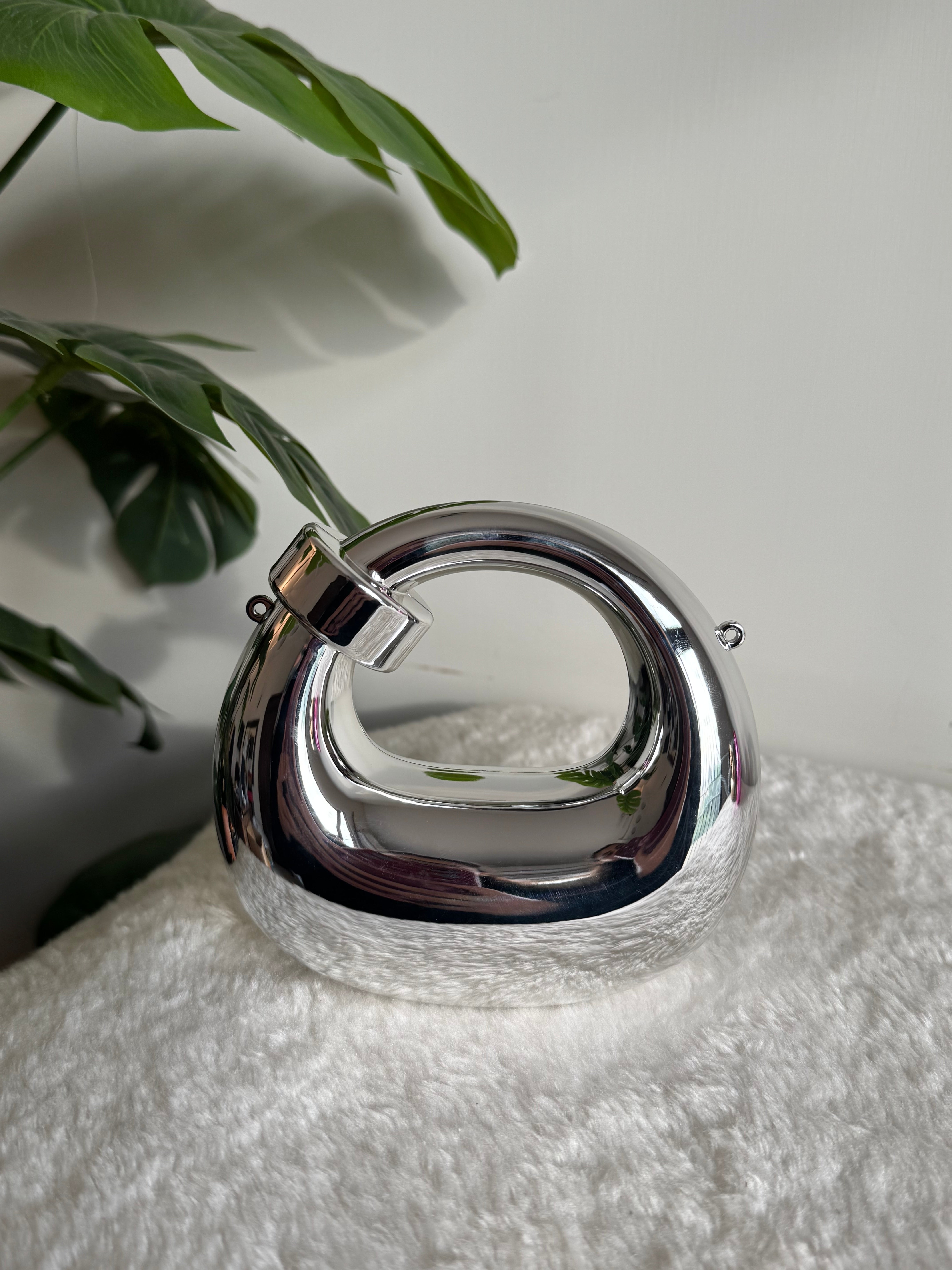 Viral Metallic Knot Clutch with Chain - Mini Silver