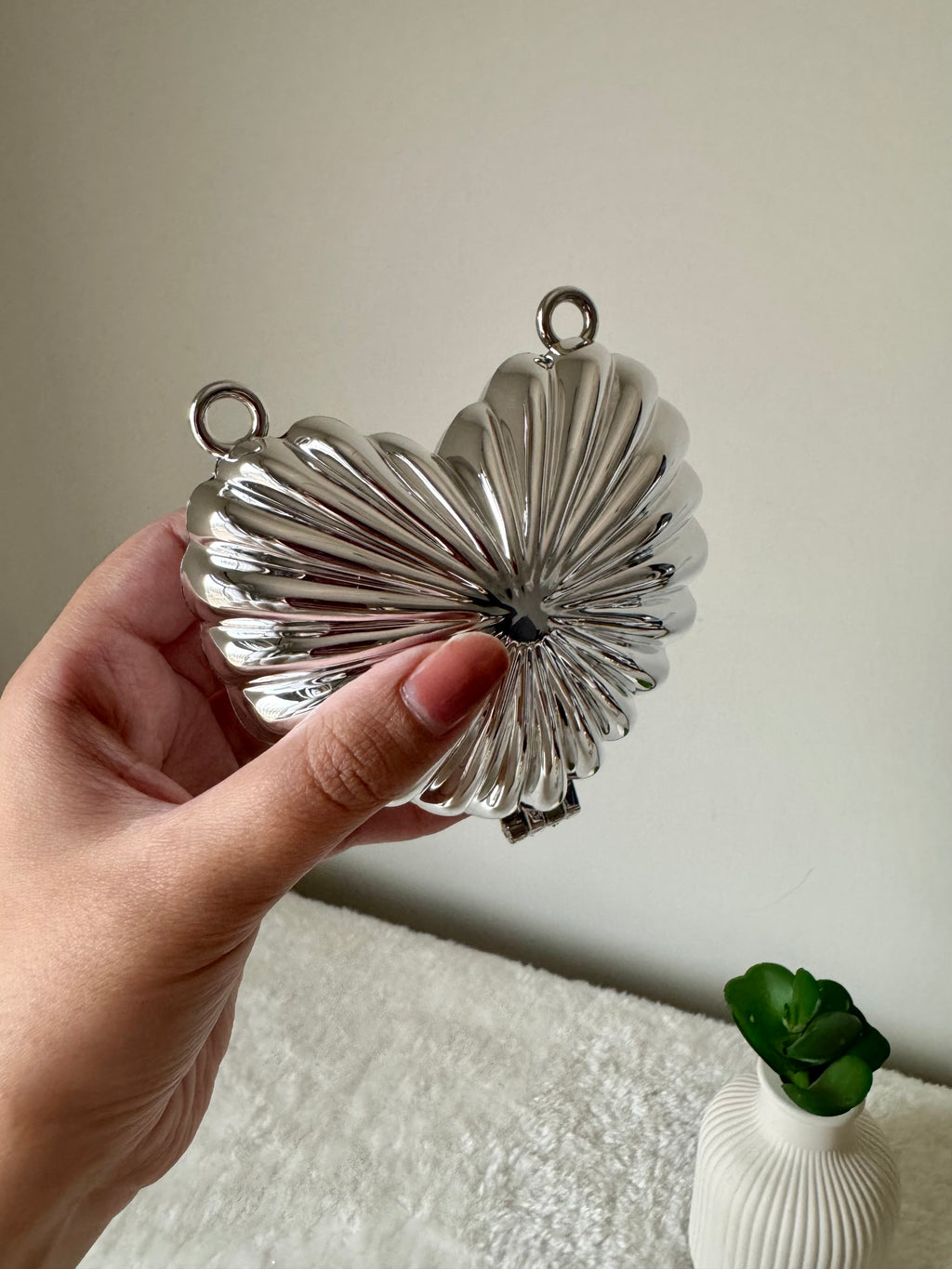 Acrylic Heart Clutch - Silver with Chain