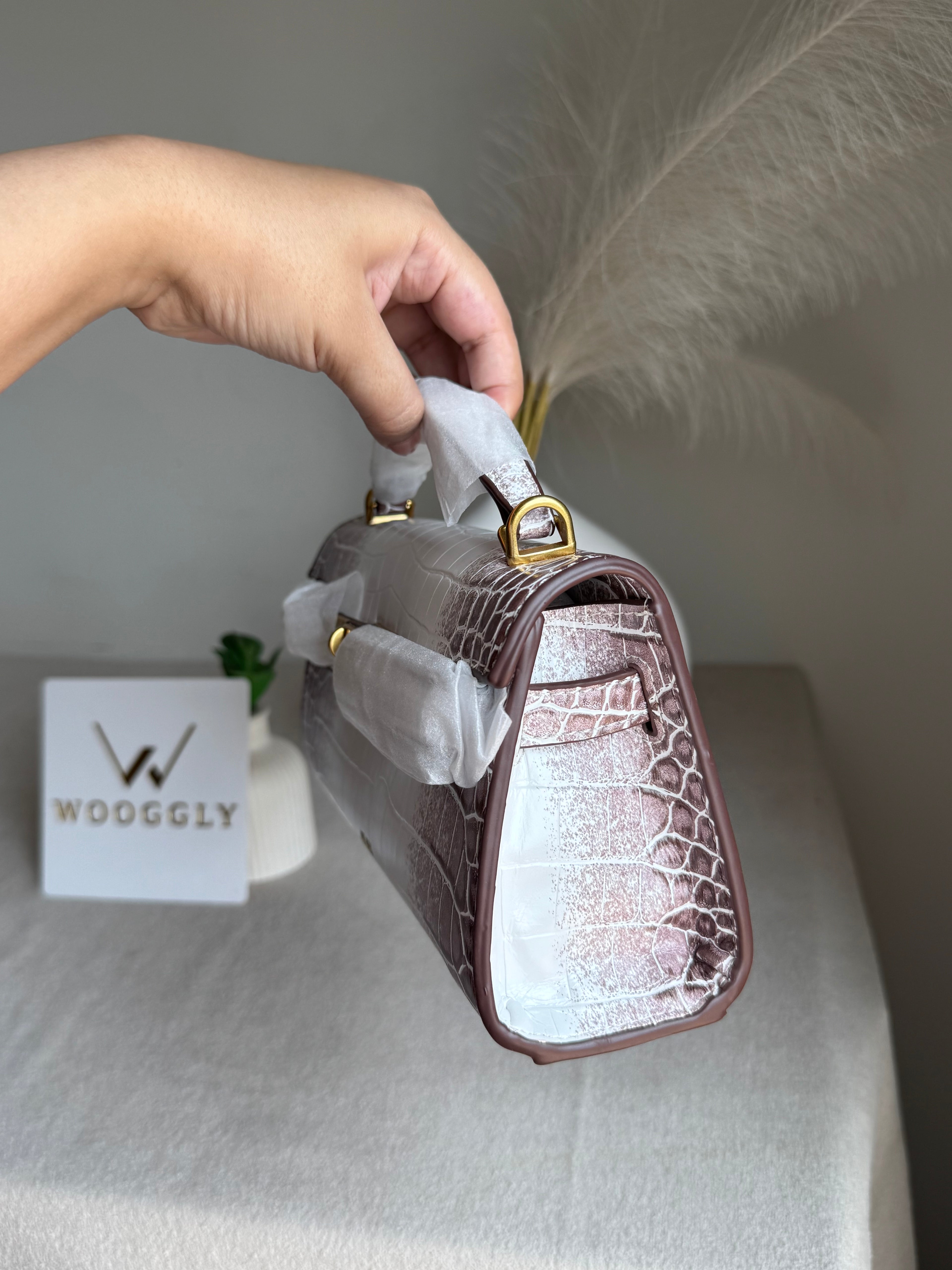 Noor Top Handle Bag - Leather White & Burgandy