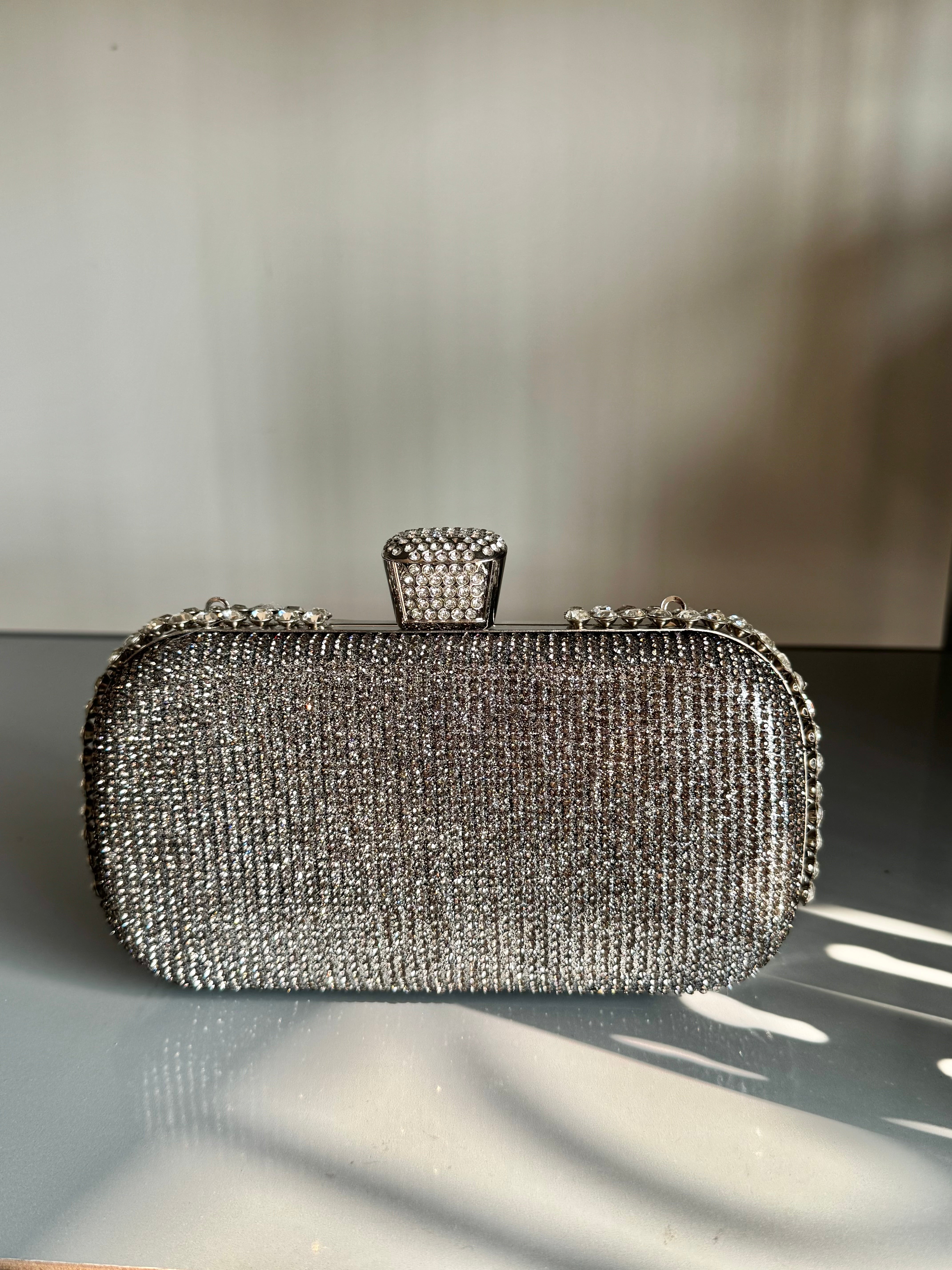 Diva Mode Clutch - Silverish Grey