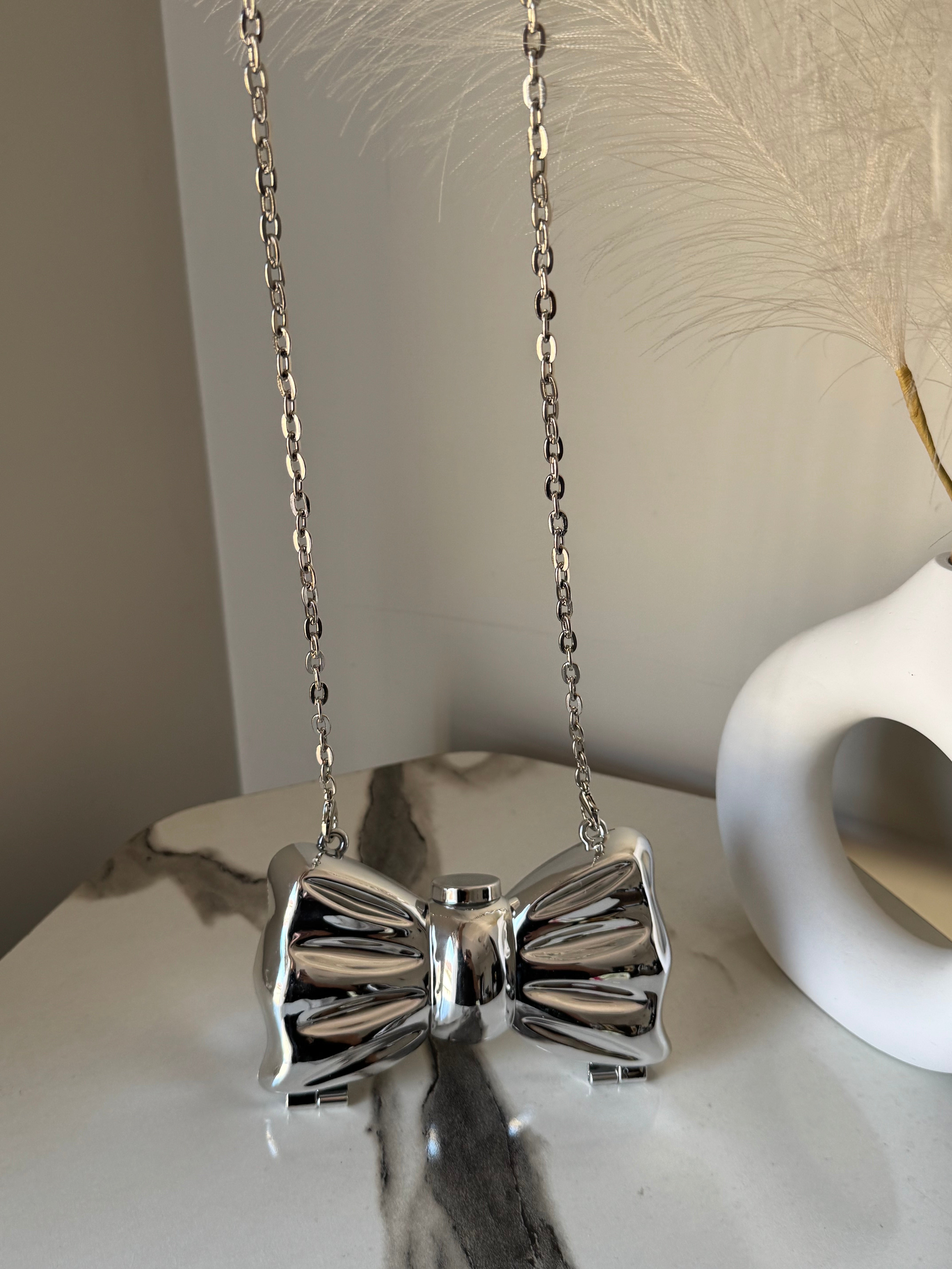 Bow Clutch - Silver with Chain