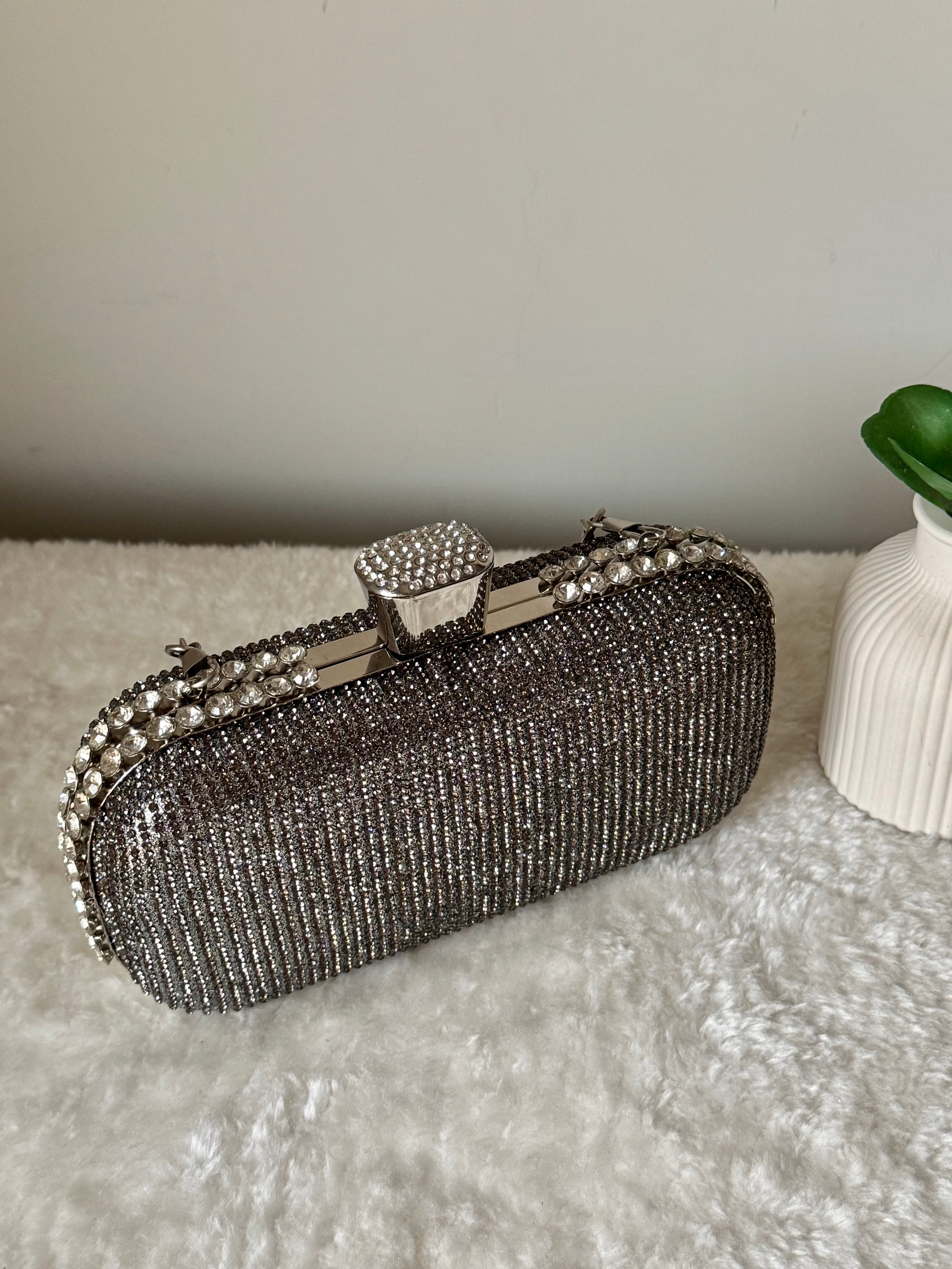 Diva Mode Clutch - Silverish Grey