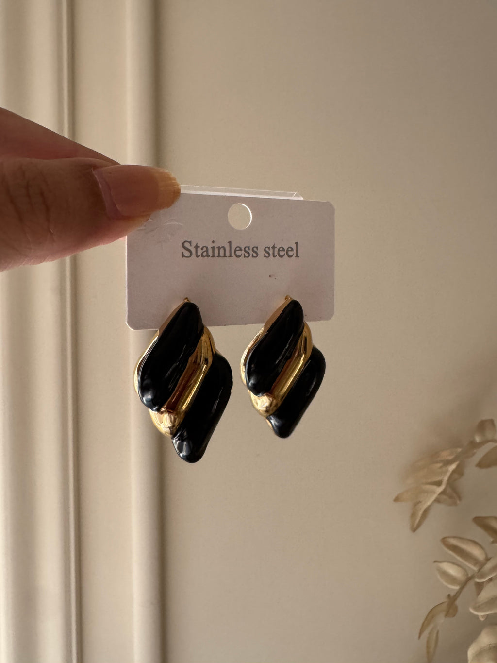 Croissant Studs - Black & Gold