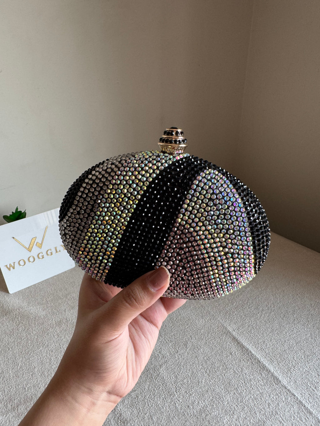 High Quality Luxe Statement Clutch - Black