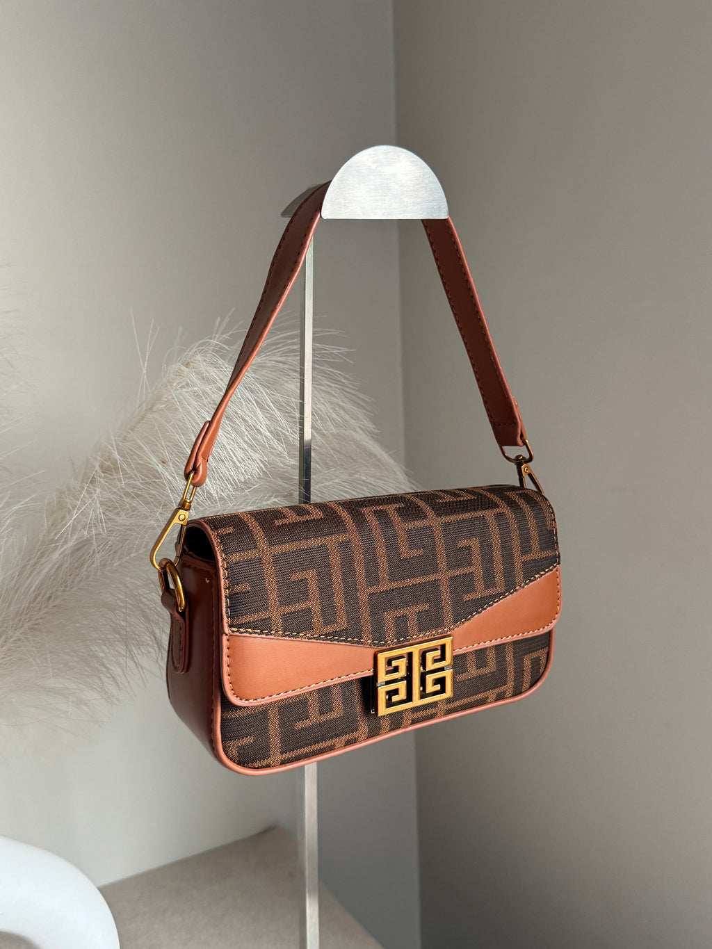 Chic Baguette Bag Brown