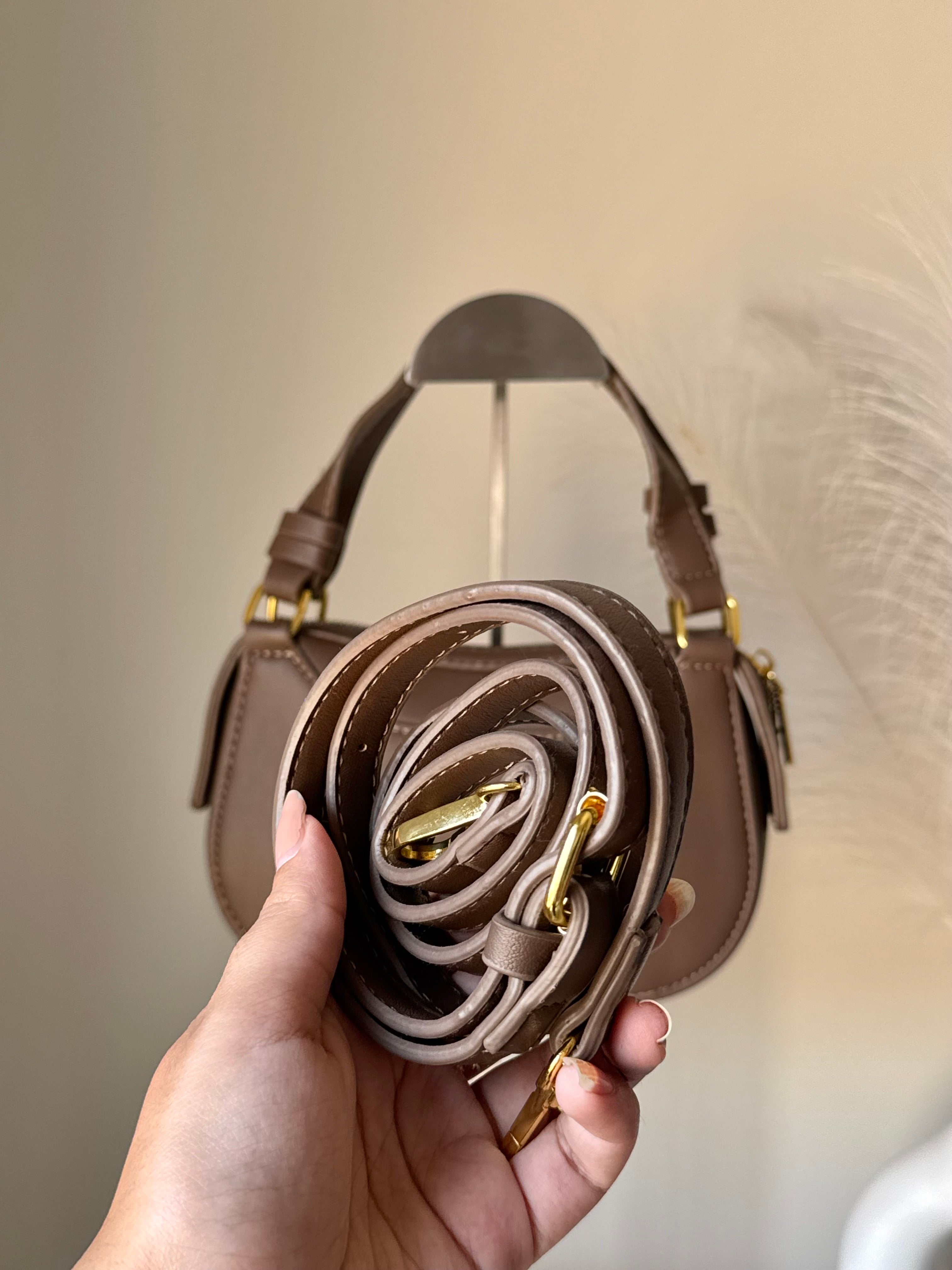 Sleek Aura Bag - Olive