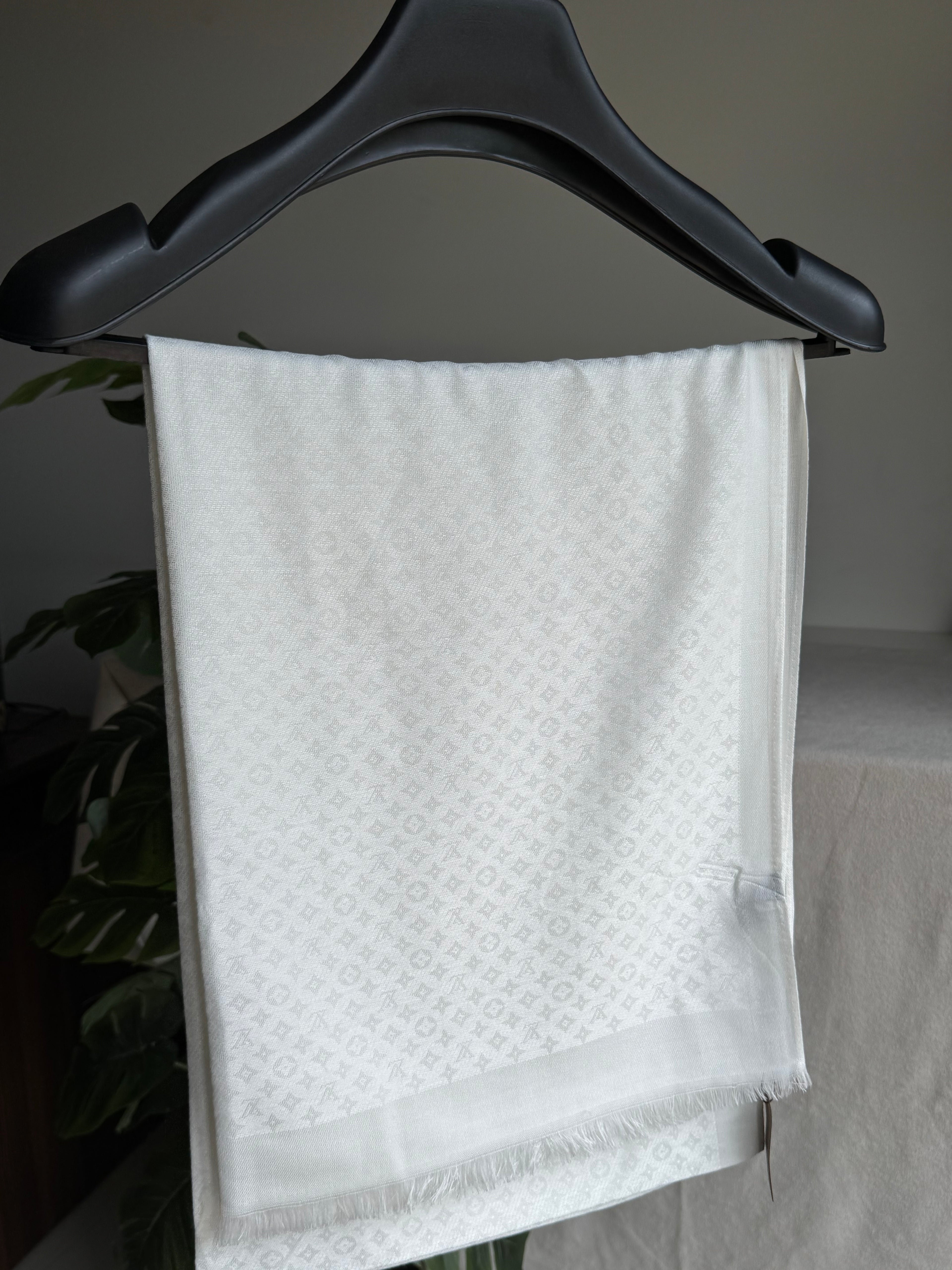 ALL SEASON LV Scarf - White