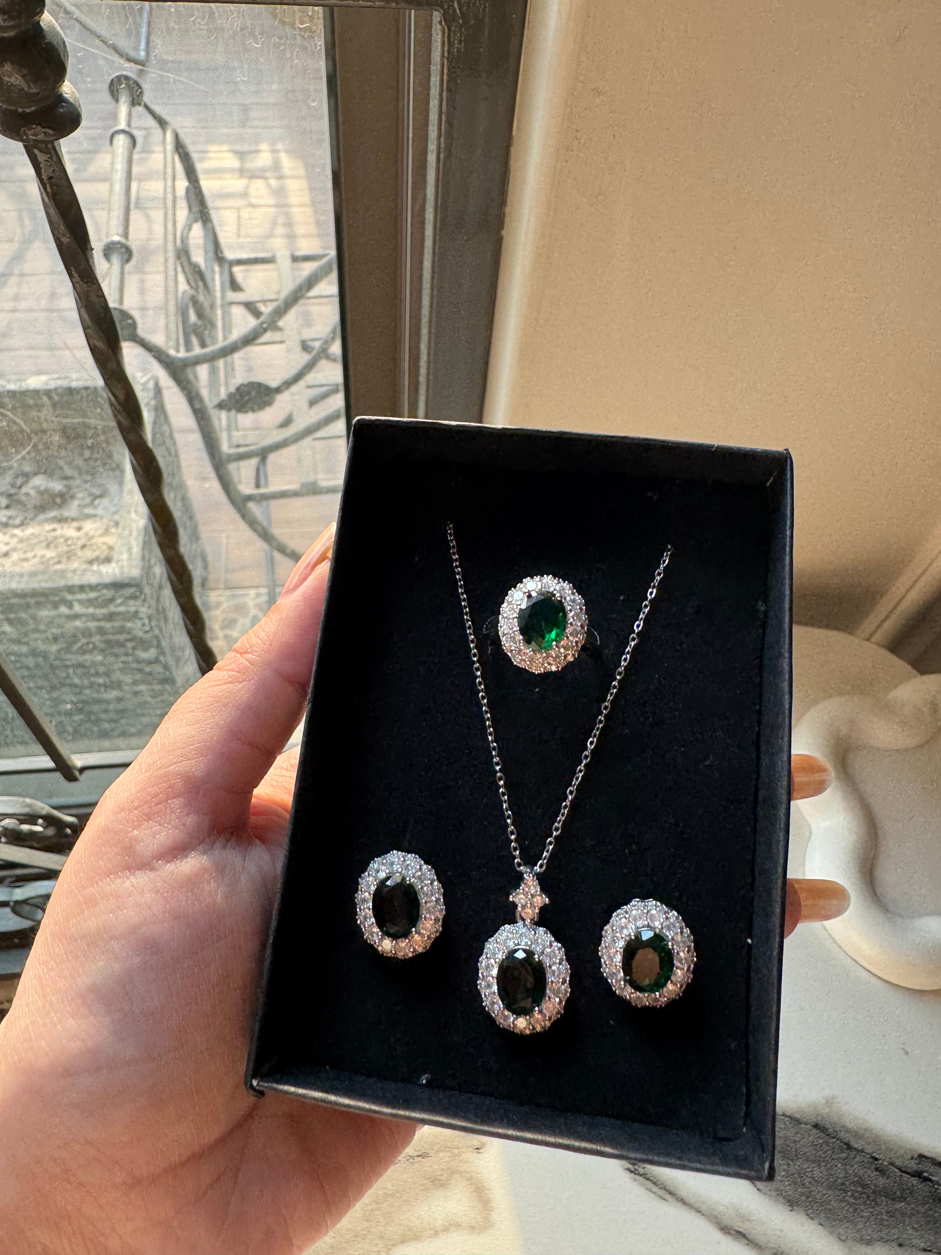 Emerald Green Set with Ring