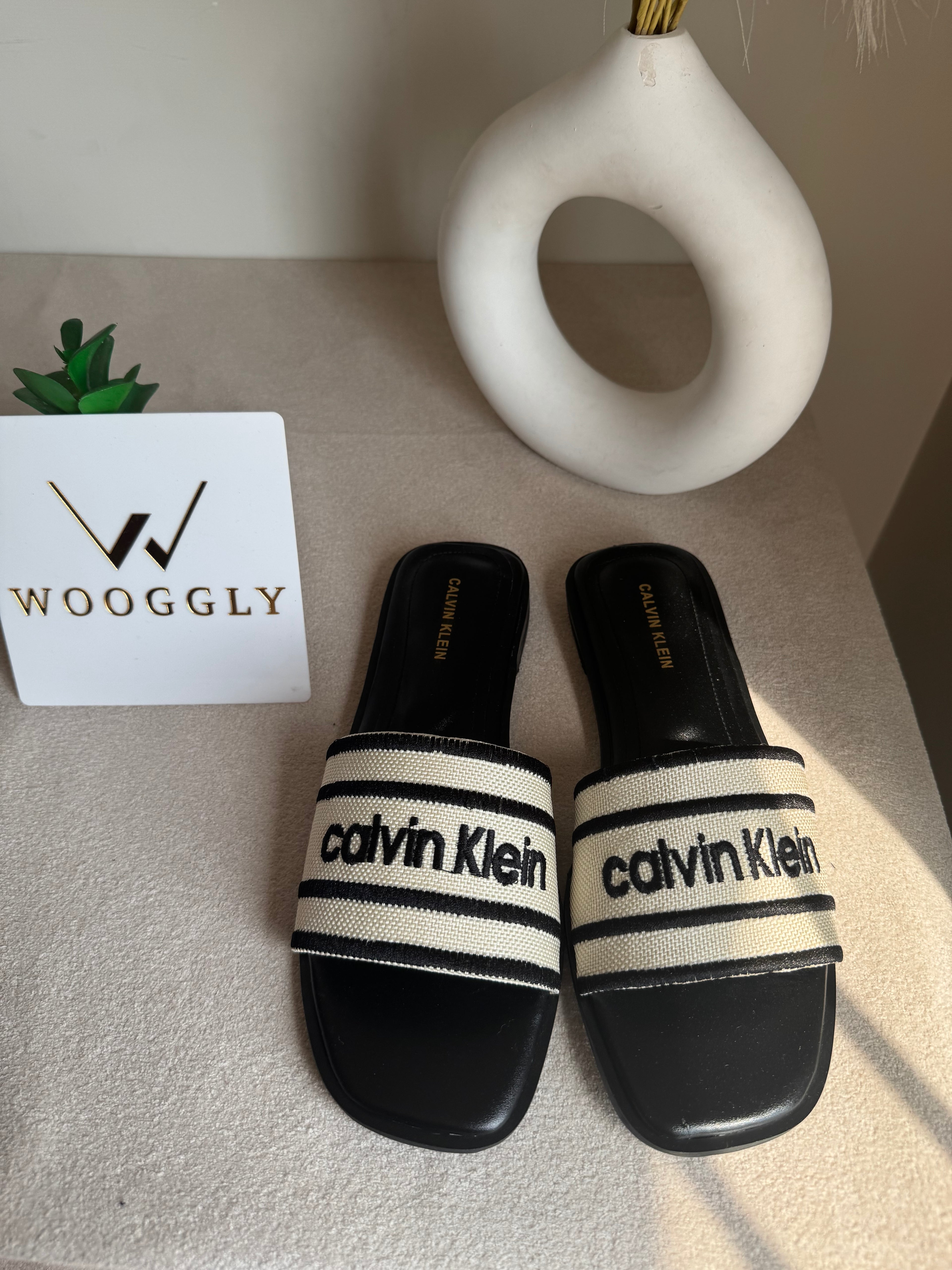 Chic CK Slides - Black & White