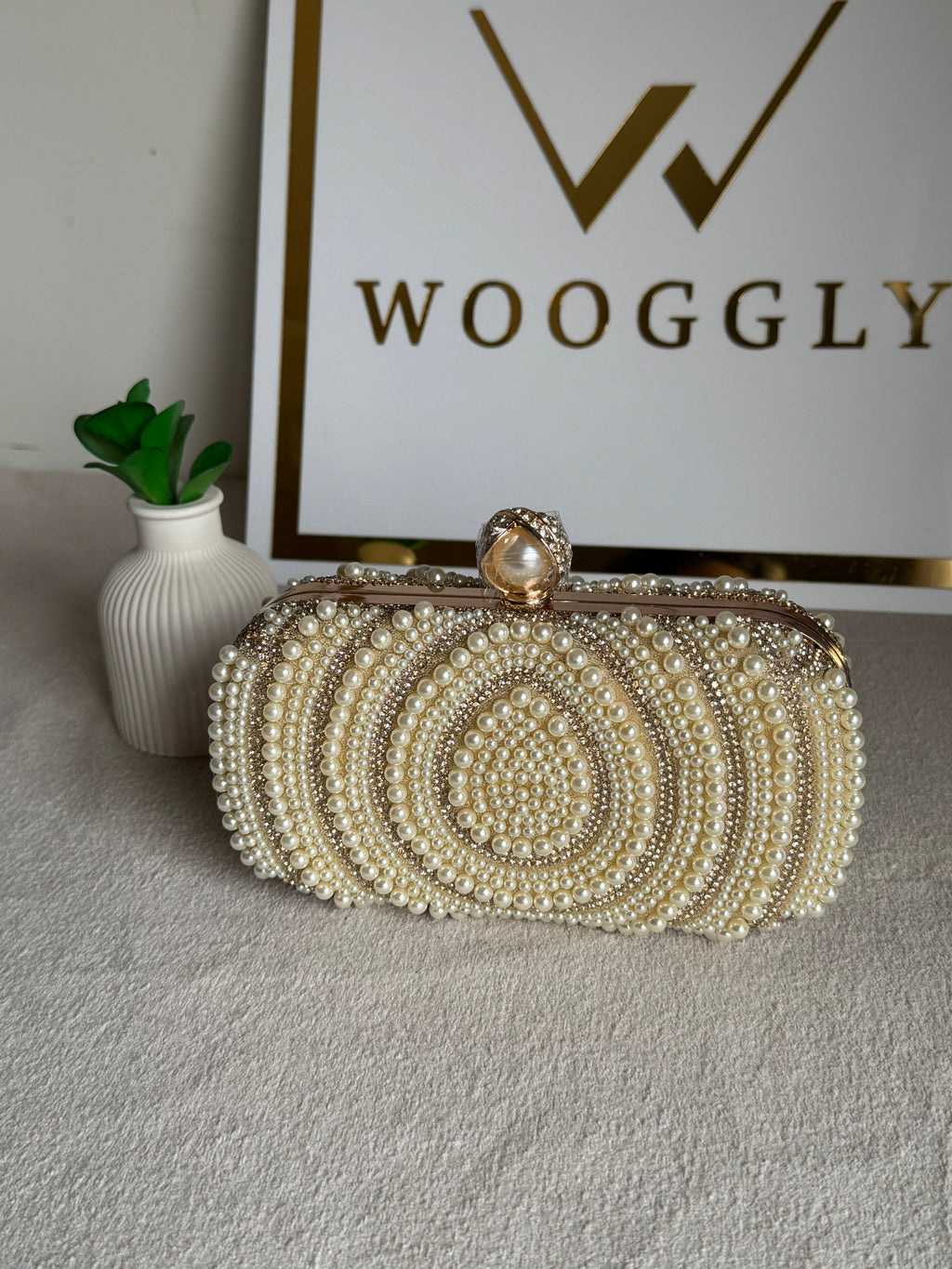 Mahira Pearl Clutch