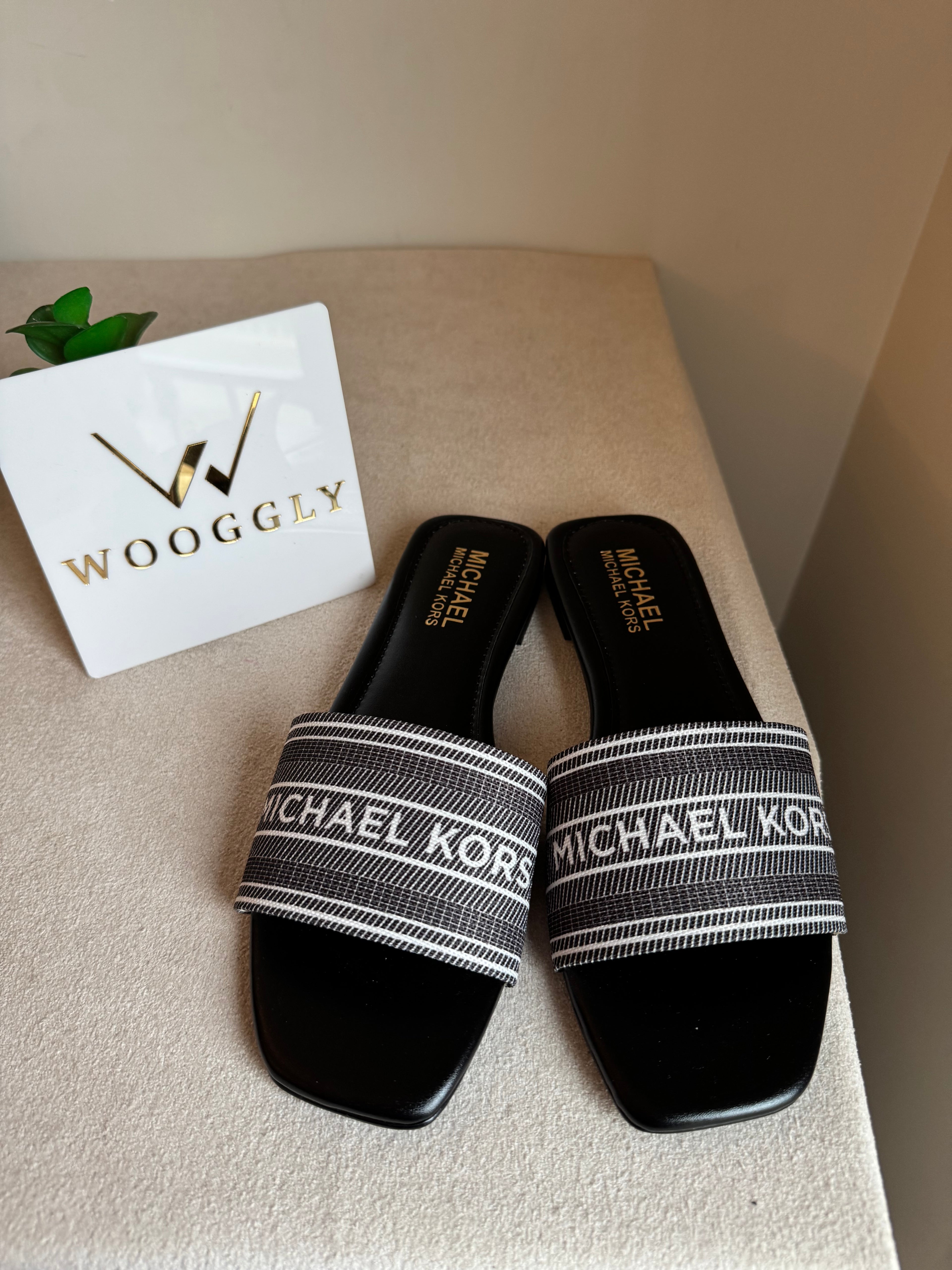 MK Classy Slide Black