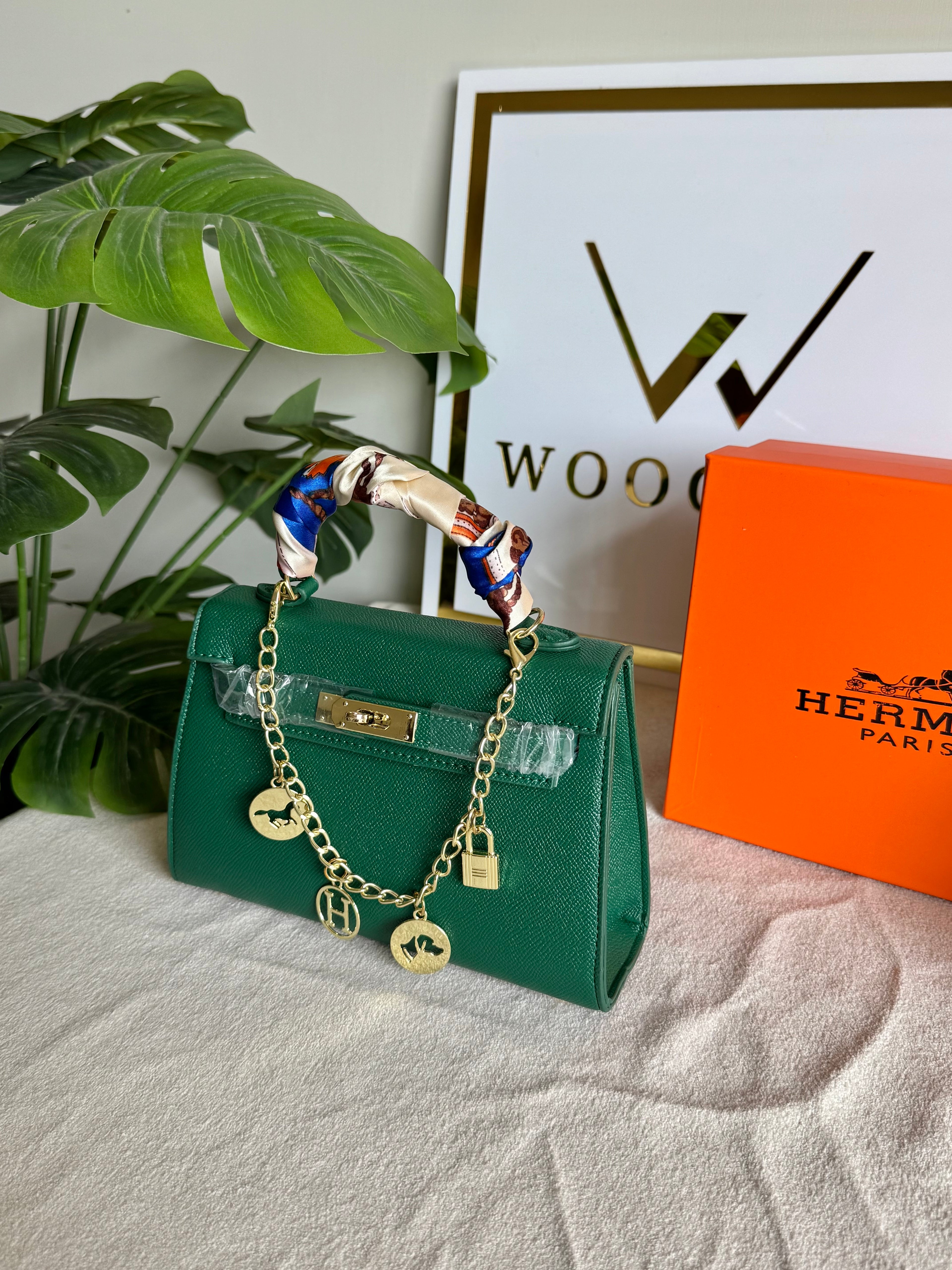 Hermes Kelly BOX PACKING with Chain and Silk Scarf (Green)
