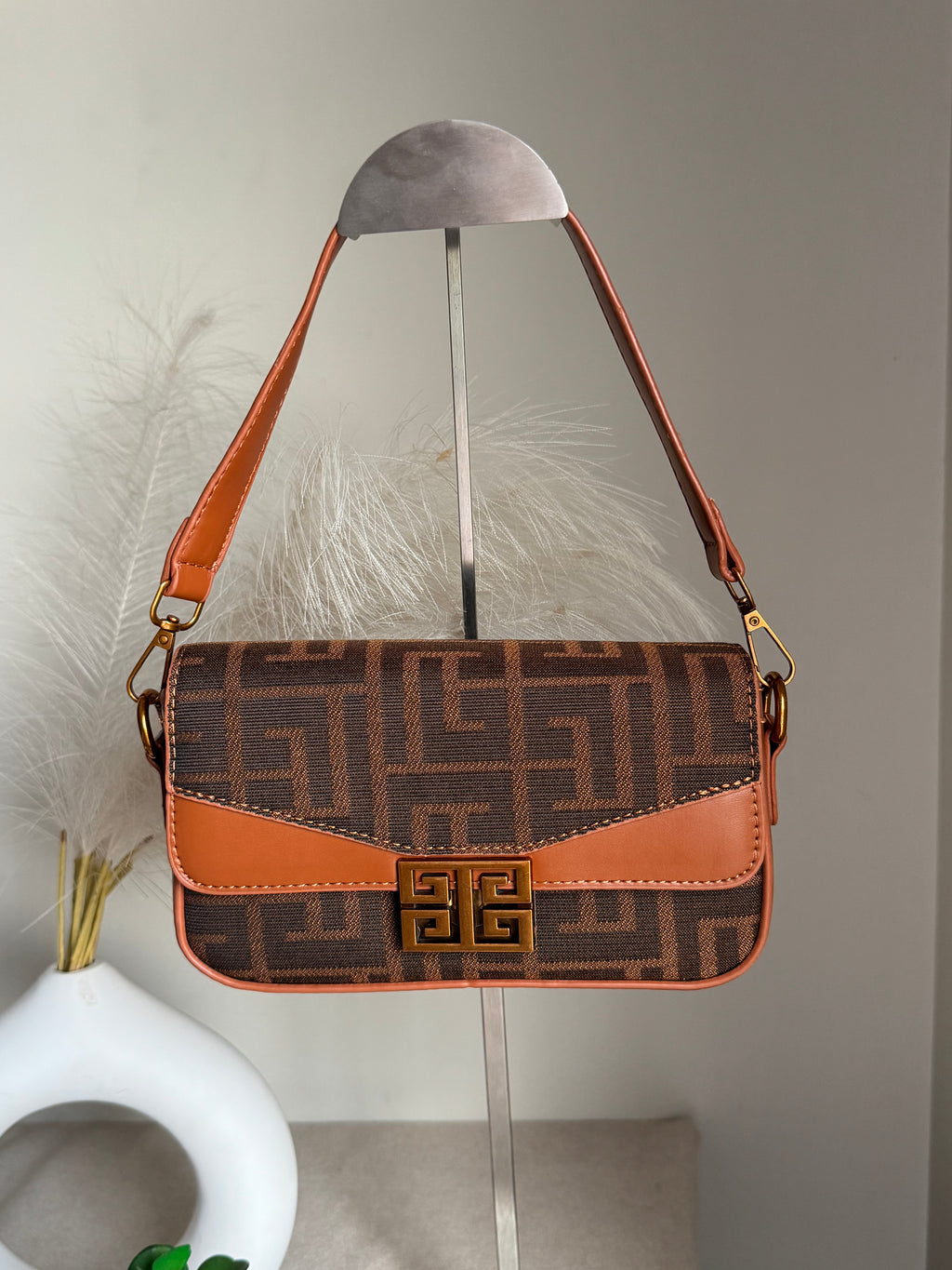 Chic Baguette Bag Brown