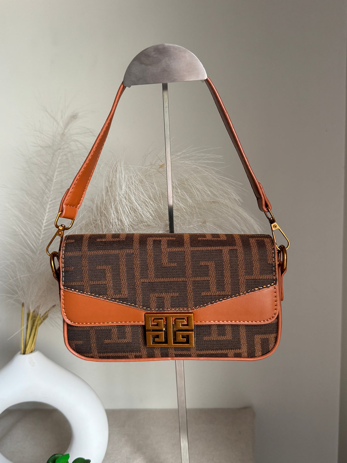 Chic Baguette Bag Brown
