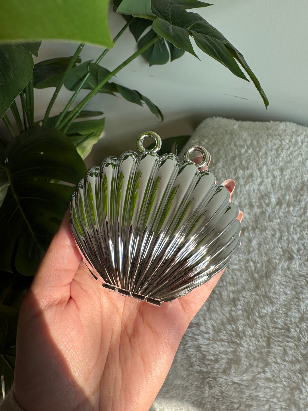 Shell Acrylic Clutch with Pearl Chain - Silver