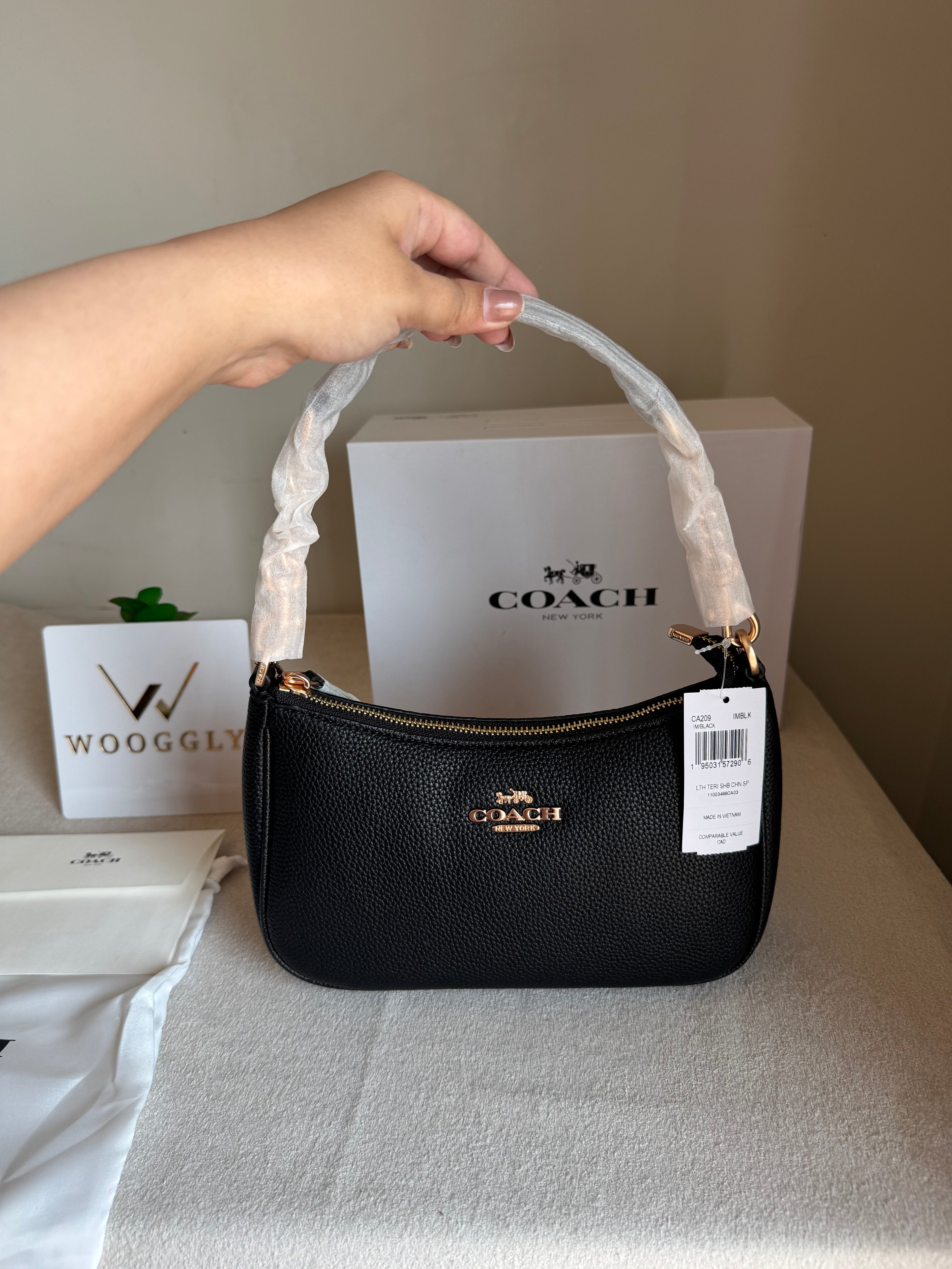 COACH TERI PREMIUM (Black) - MAGNETIC BOX PACKING