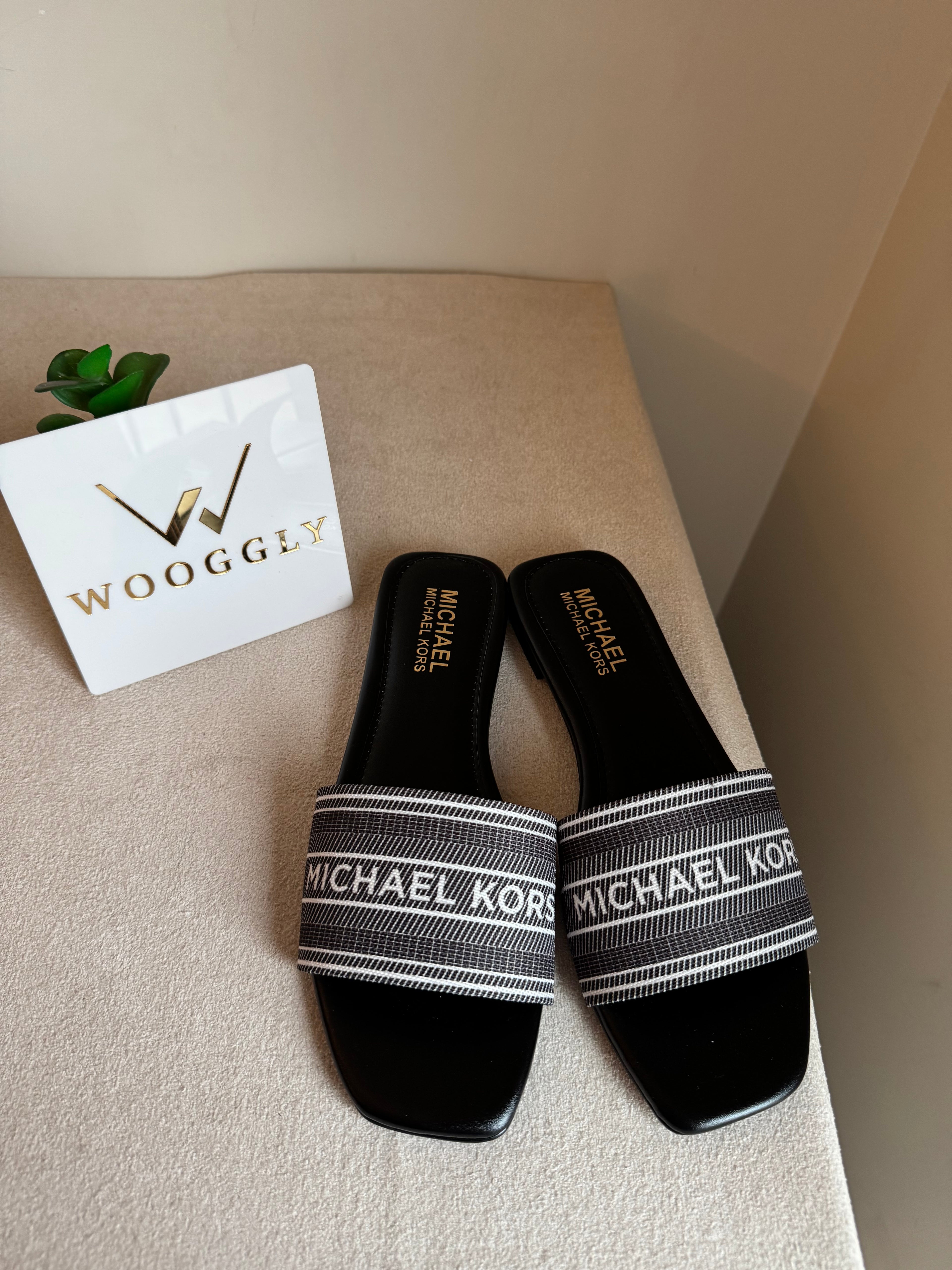 MK Classy Slide Black