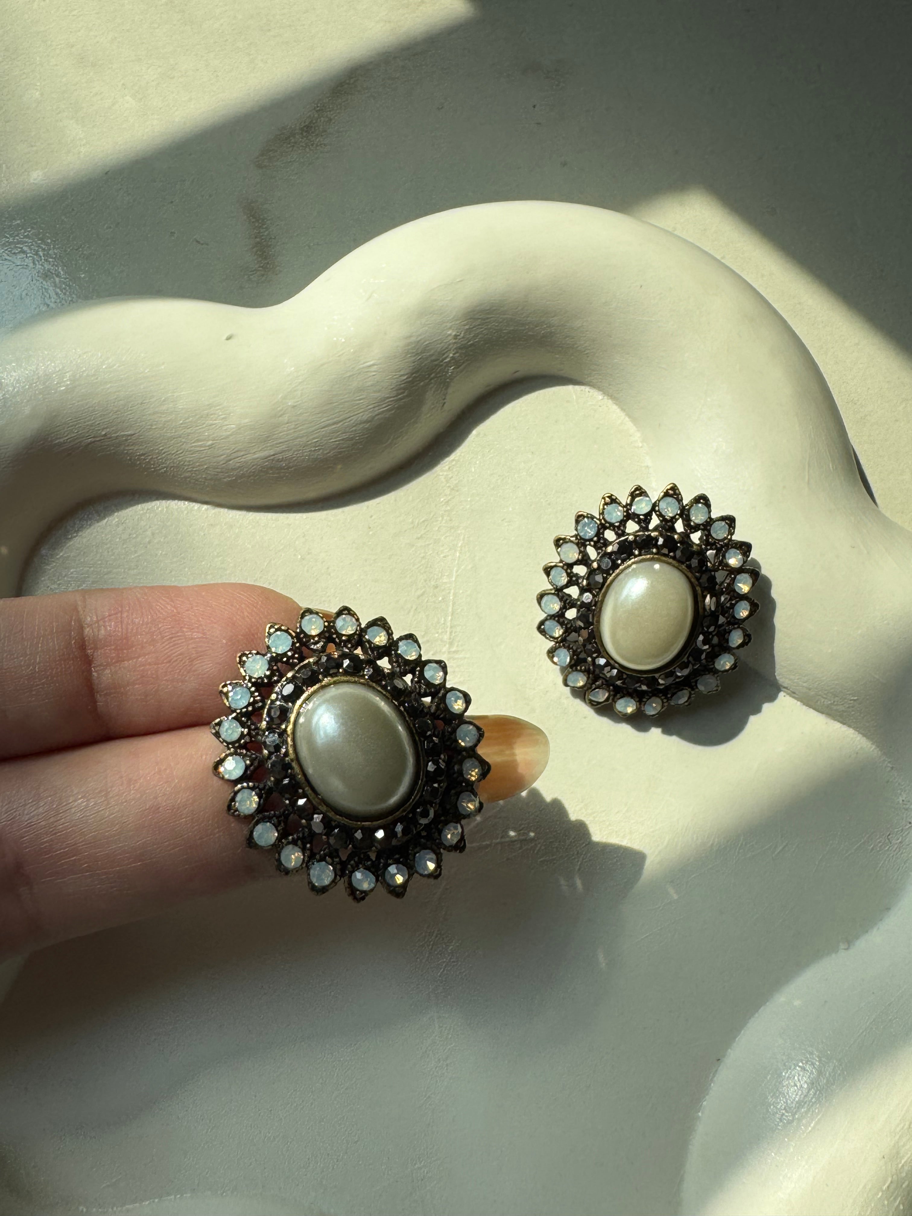 Daisy Lux Studs