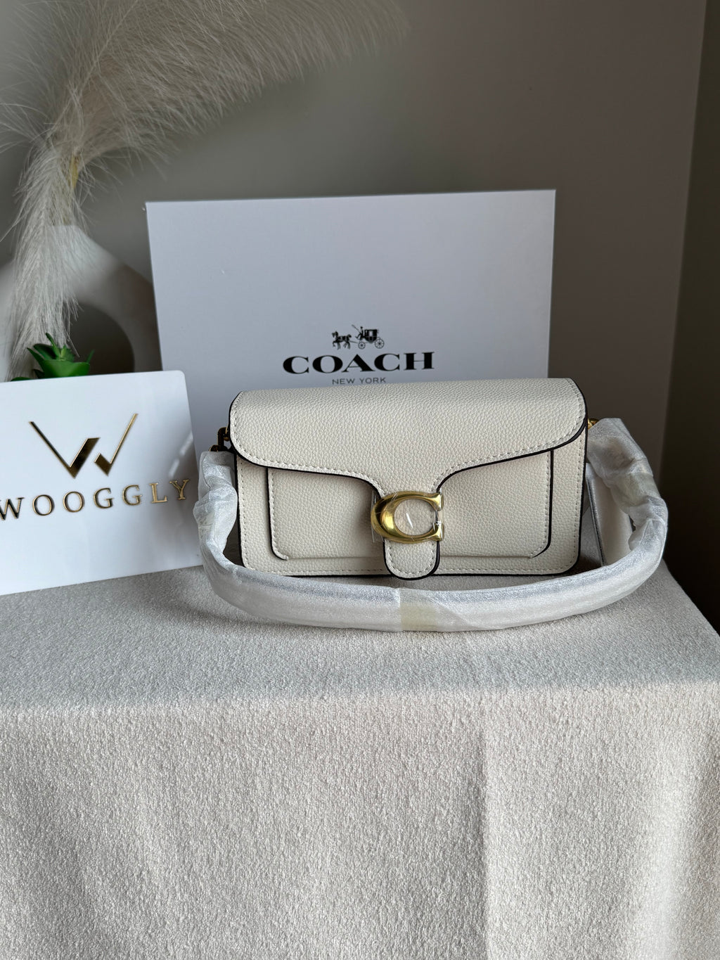 Coach TABBY Premium 20 (MINI) White - Magnetic BOX PACKING
