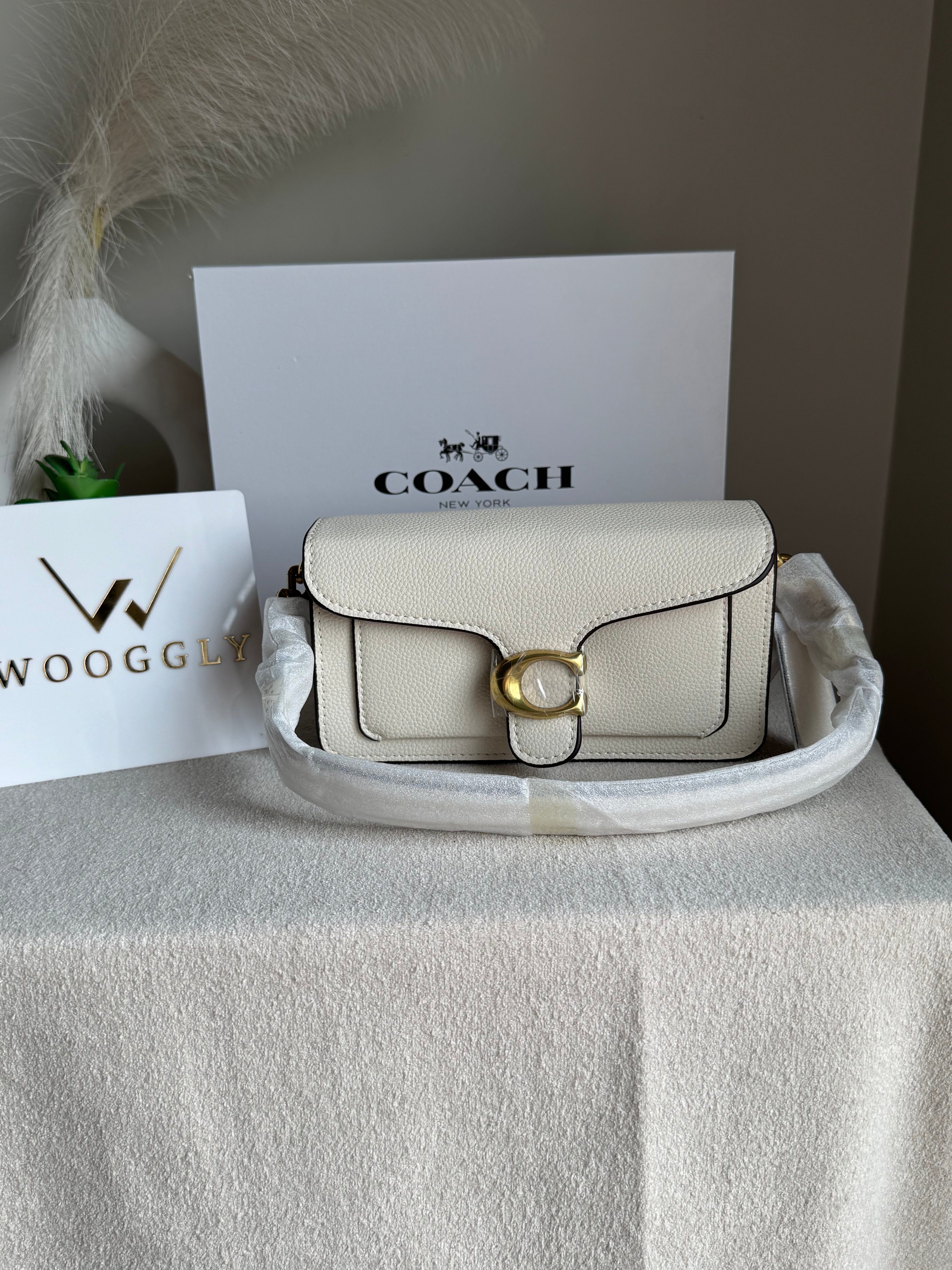 Coach TABBY Premium 20 (MINI) White - Magnetic BOX PACKING