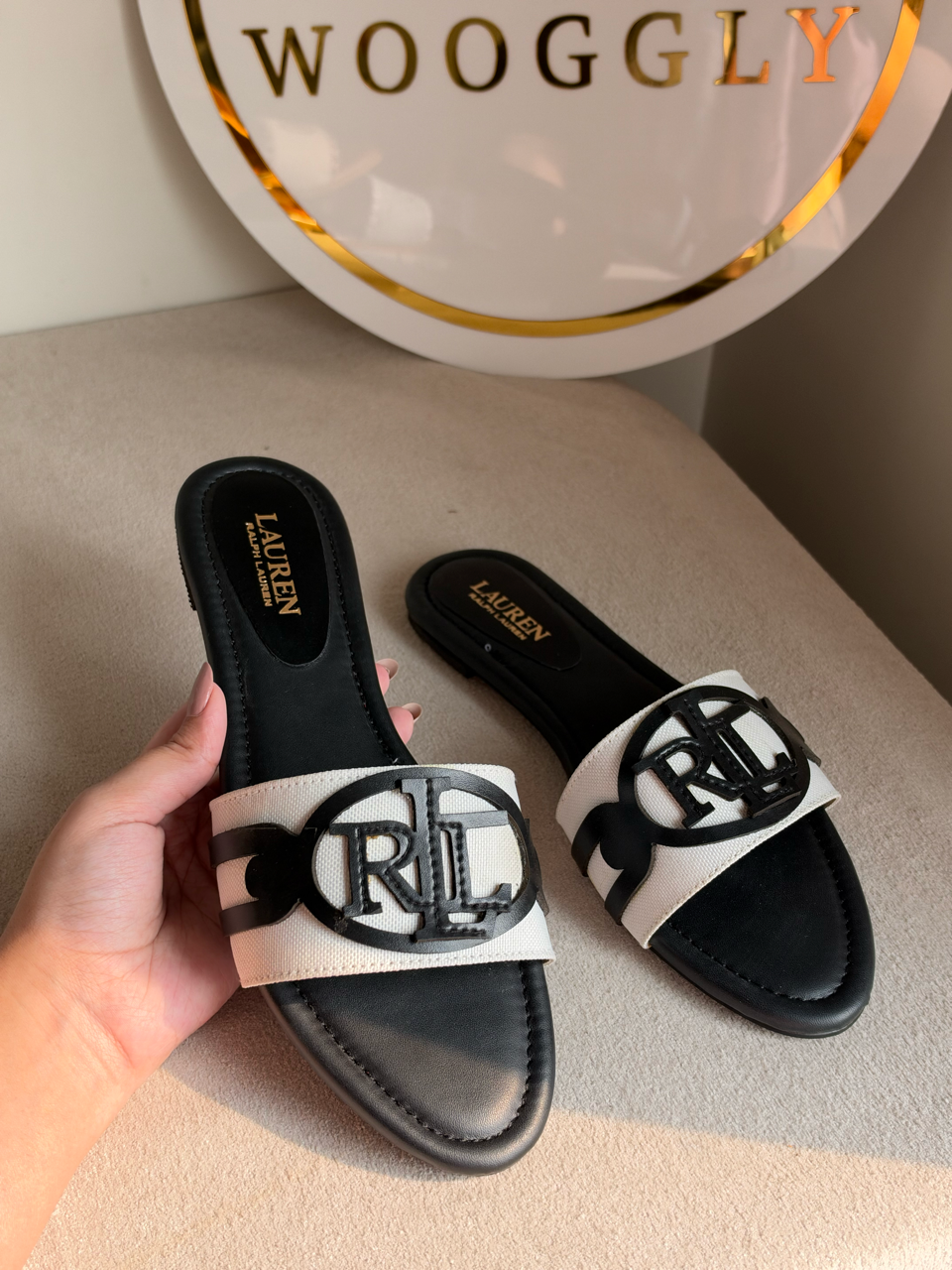 Minimalist Medallion Slides - Black